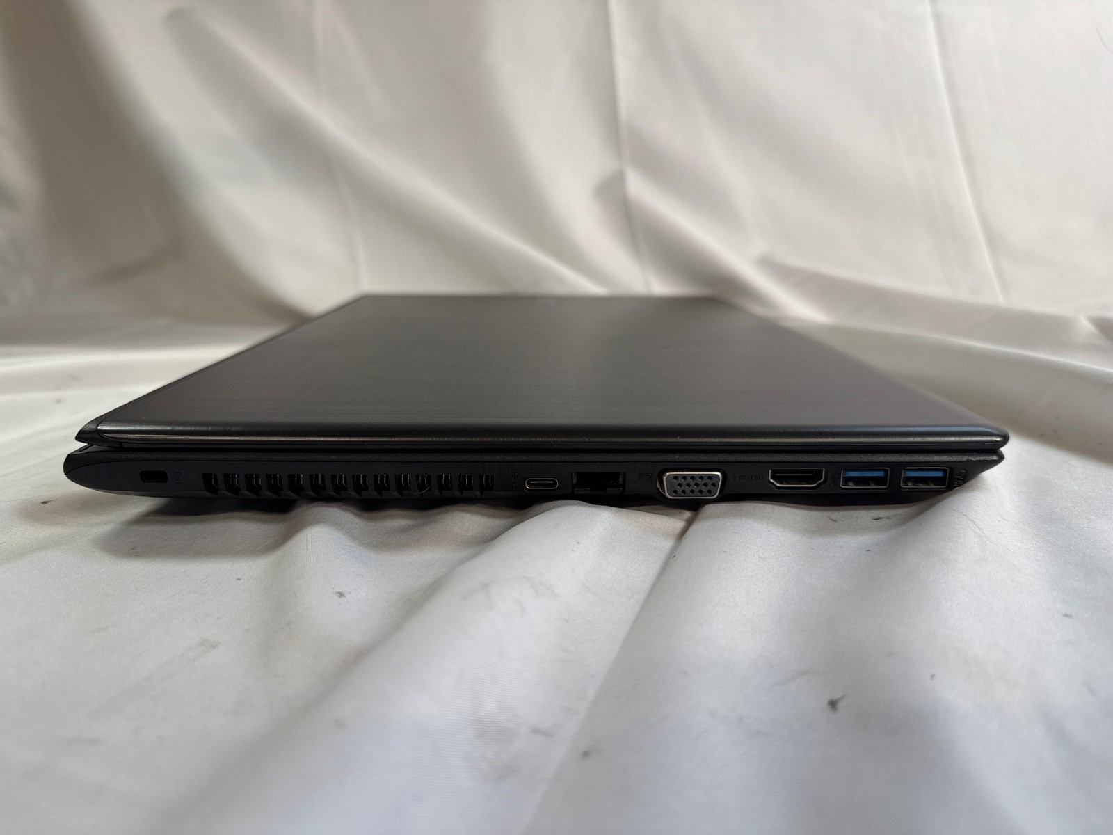 Acer Aspire E5-576 15.6″ i3-8130U 6GB 128GB SSD Win11