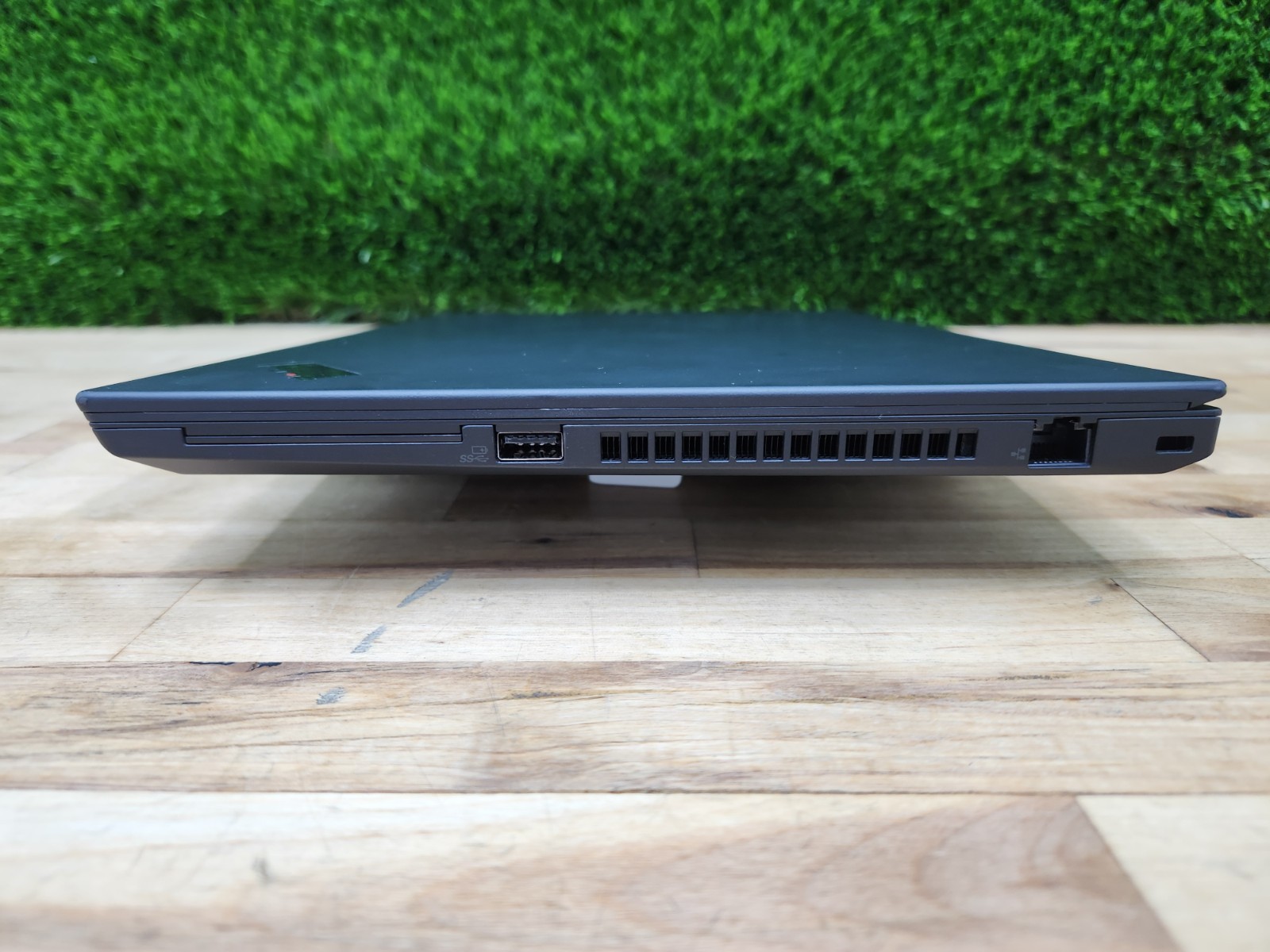 Lenovo ThinkPad P43s 14″ FHD i7-8665U 16GB 256GB SSD Quadro P520 Window 11 Pro ~