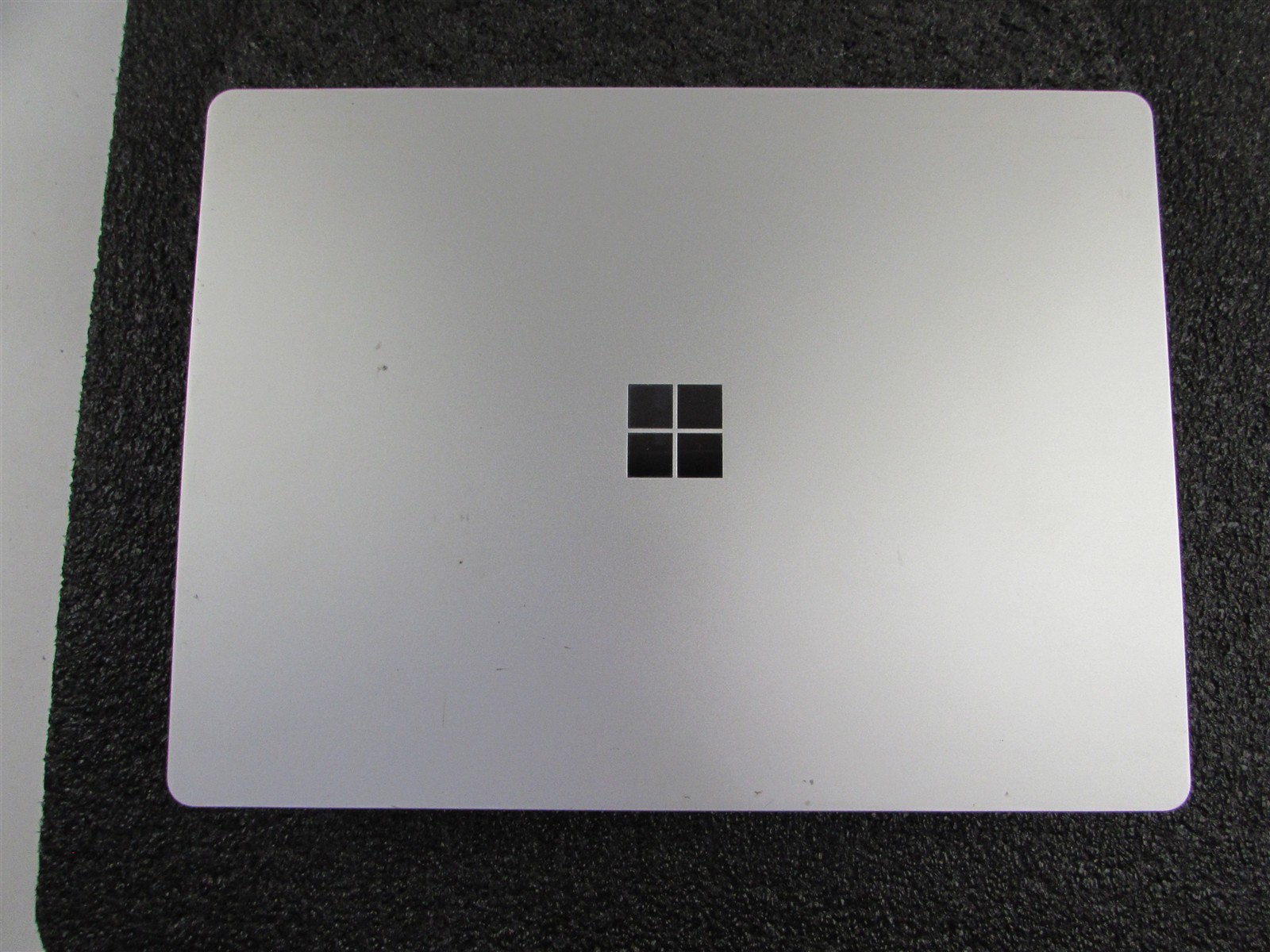 Microsoft Surface Laptop GO 2 12.4″ i5-1135G7 256GB NVMe SSD 16GB RAM Win 11