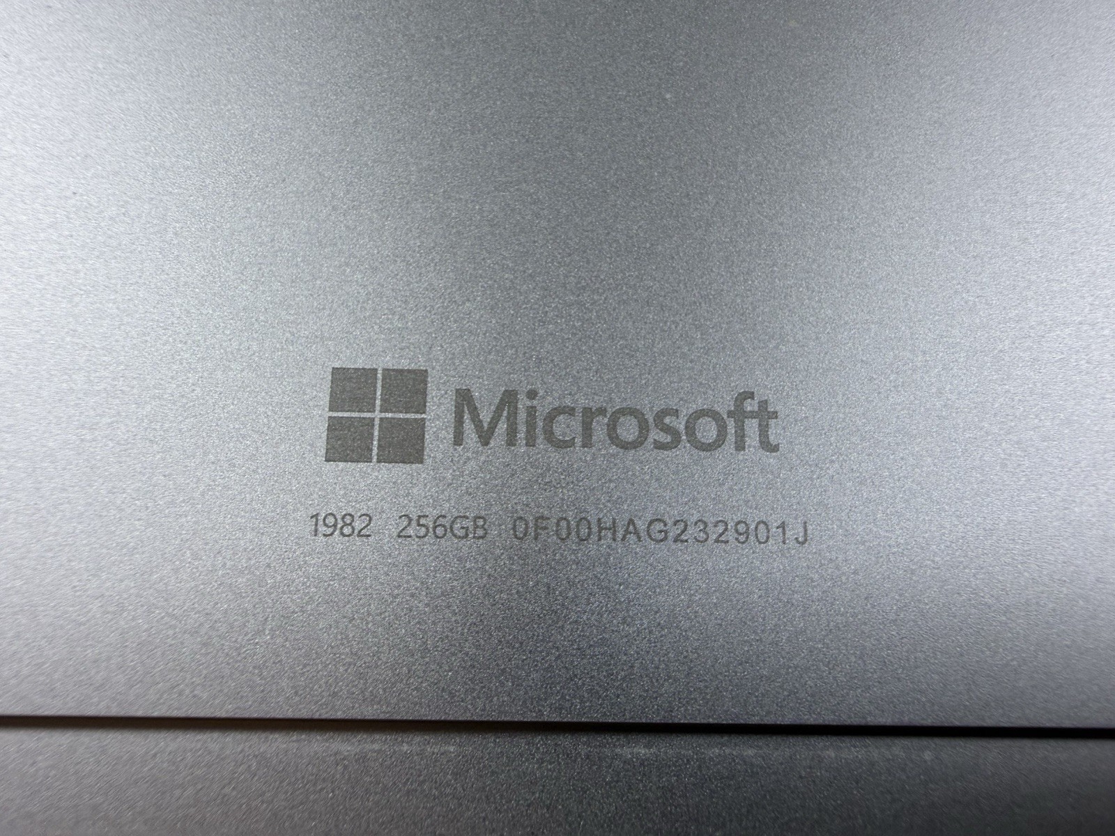 Microsoft Surface Pro 8 (1982) i5-1145G7 – 16GB RAM – 256GB 120Hz – Win 11 Pro