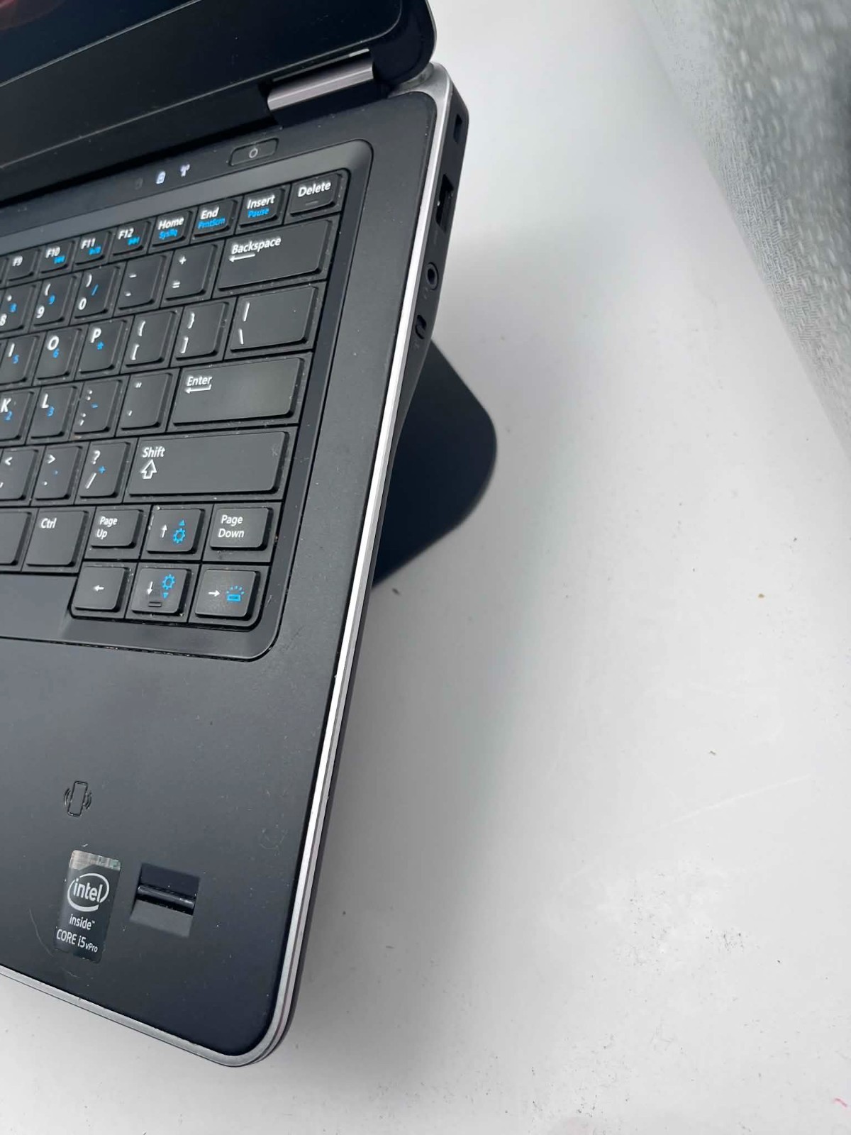Dell Latitude | Linux Mint | i5-4300U| 8GB| 500GB | Backlit Keys | 1 YR WARRANTY