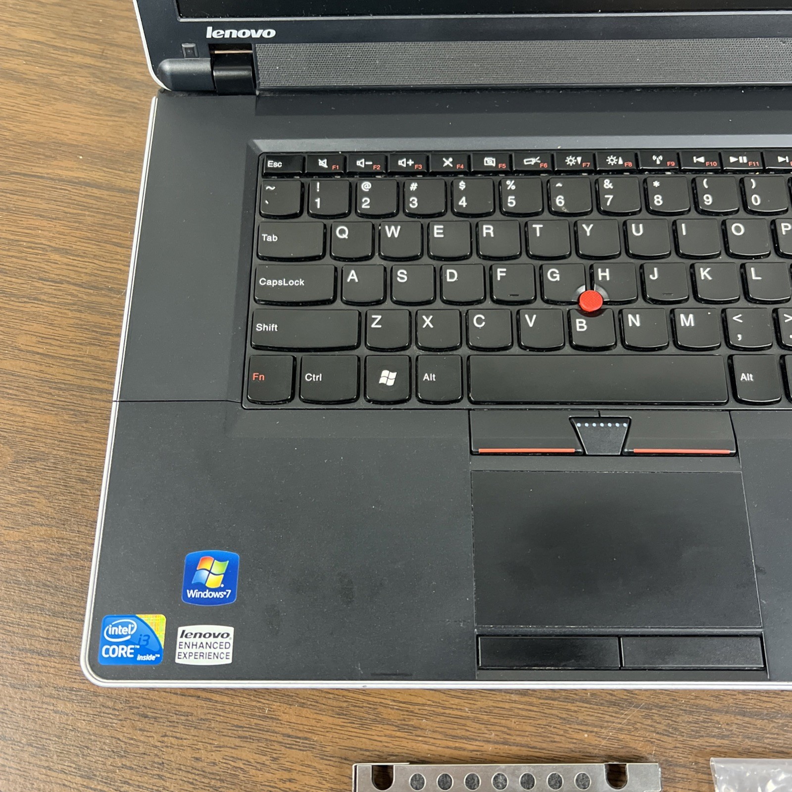 LENOVO THINKPAD EDGE 15 15.6″ Intel Core i3 M390 2.66GH 4GB RAM NO HDD / NO OS