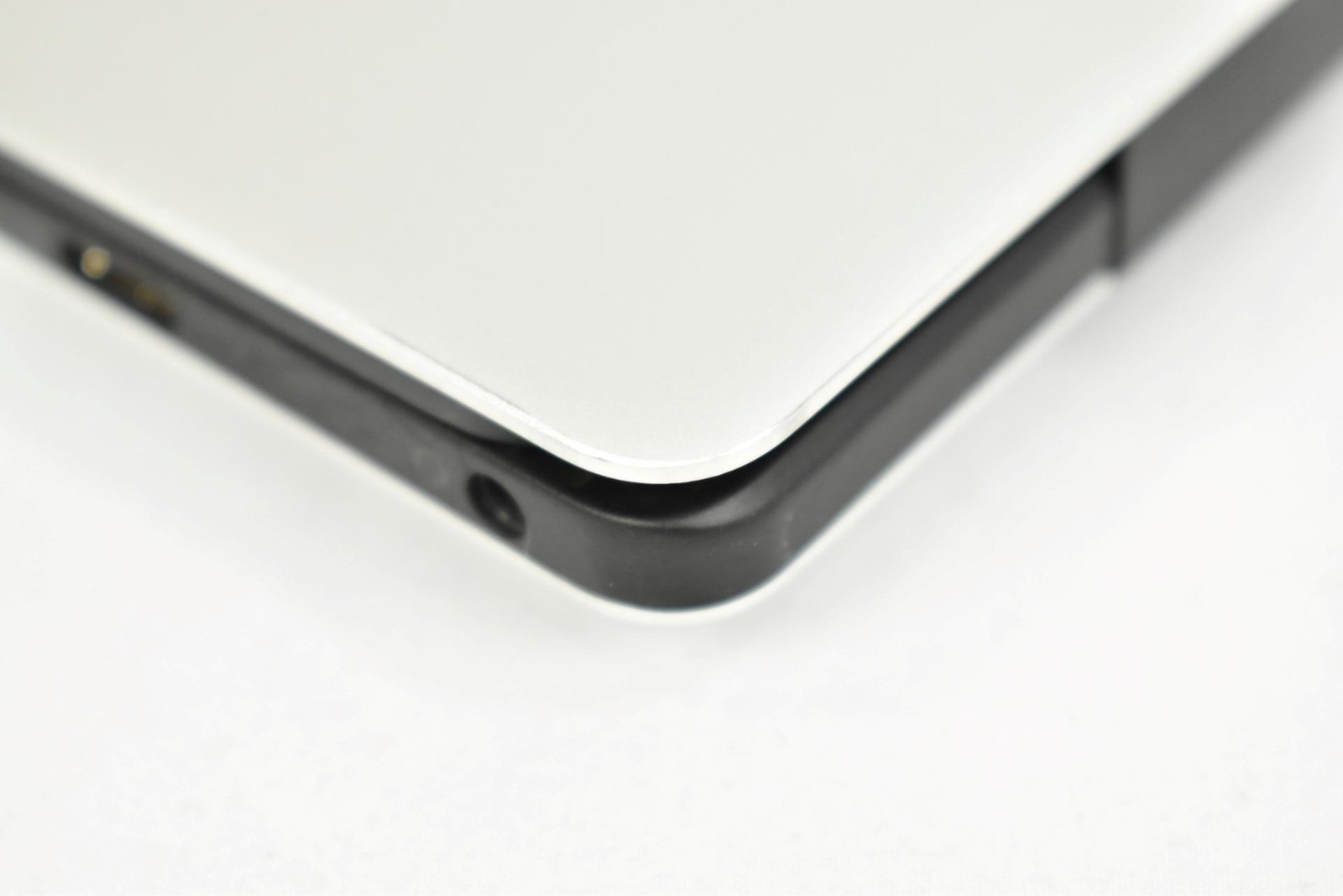 Dell XPS 13 7390 Touch Laptop i7-10710U 1.1GHz 16GB 256GB SSD No OS 13.3″