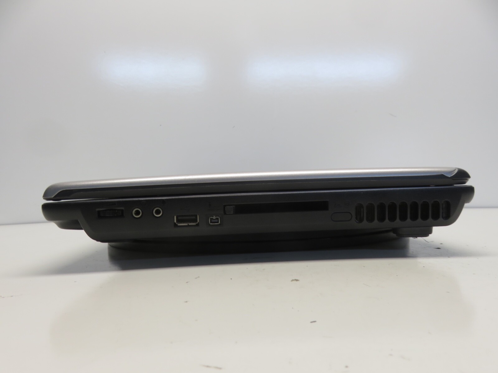 Toshiba Satellite M35X-S111 Laptop Celeron M 340 1.5GHz NO HDD No Batt
