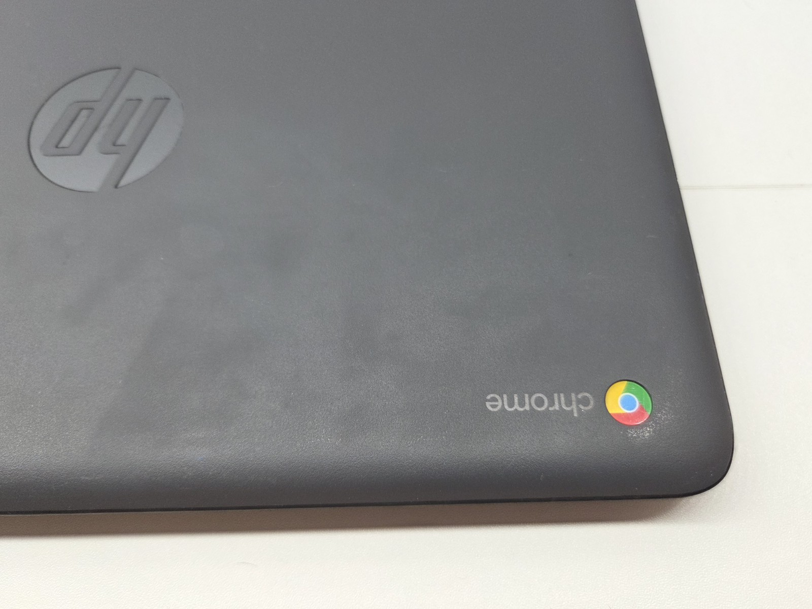 Hp TPN Q220 Chromebook – Locked – Works – No Charger Included