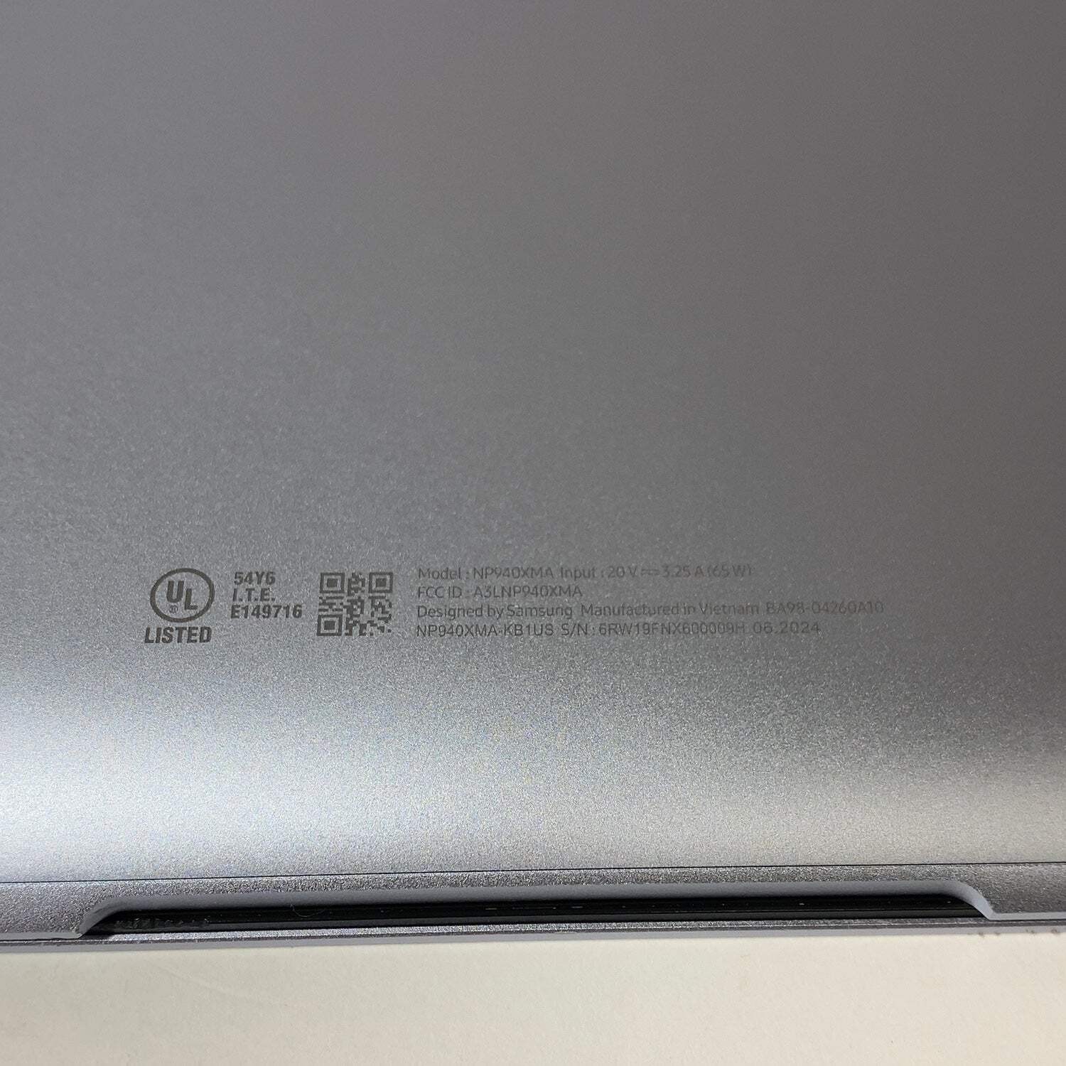 Samsung Galaxy Book4 Edge NP940XMA 14″ Snapdragon X Elite 16GB RAM 512GB SSD