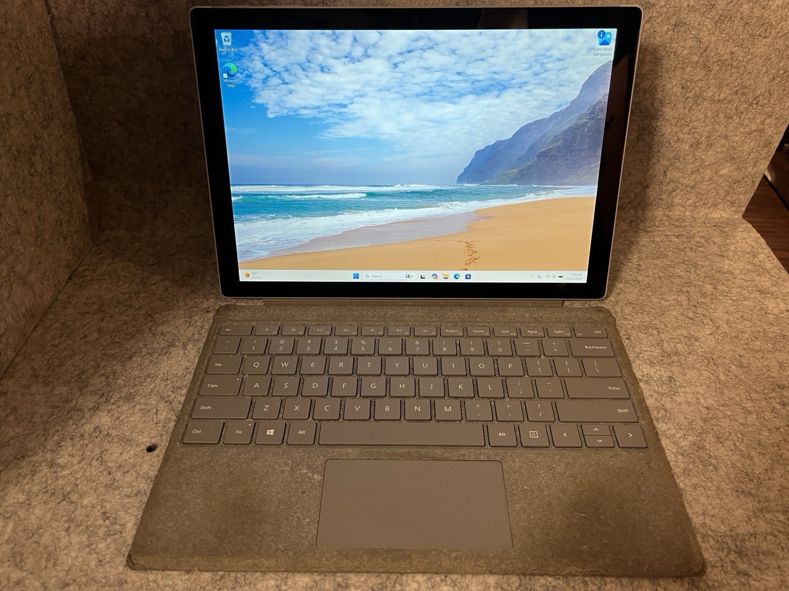 Microsoft Surface Pro 6 i5-8350U @ 1.70GHz 8GB 256GB SSD Touch screen W-11 P
