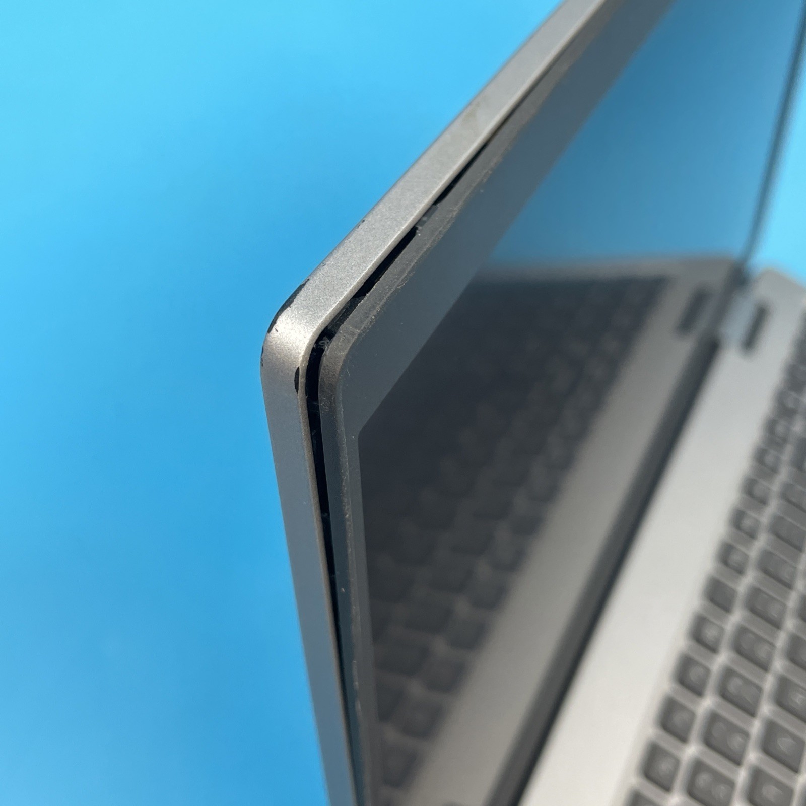 Dell Latitude 5520 | i7-1165G7 | 8GB RAM | 256GB SSD | NO OS | 53% BATTERY