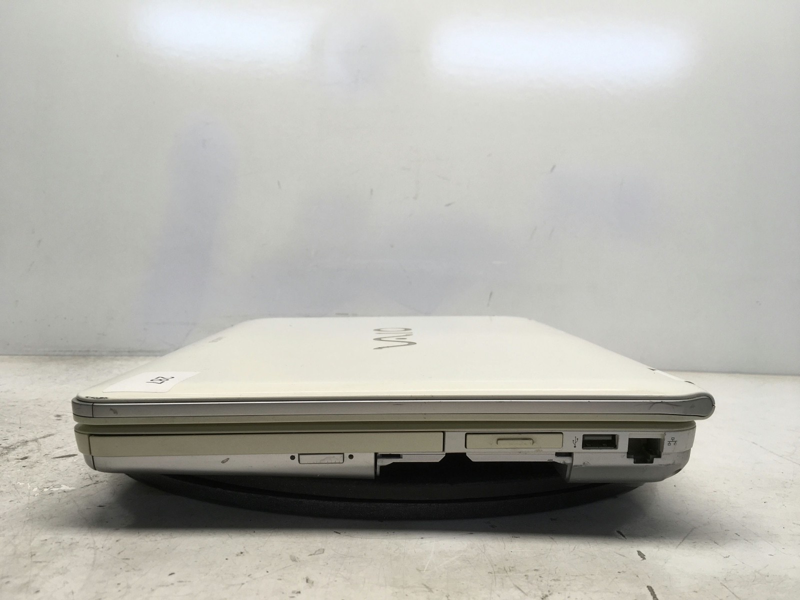Sony Vaio VGN-CS320J Intel Core 2 Duo Processor T6500 2.1GHz 2 GB NO HDD