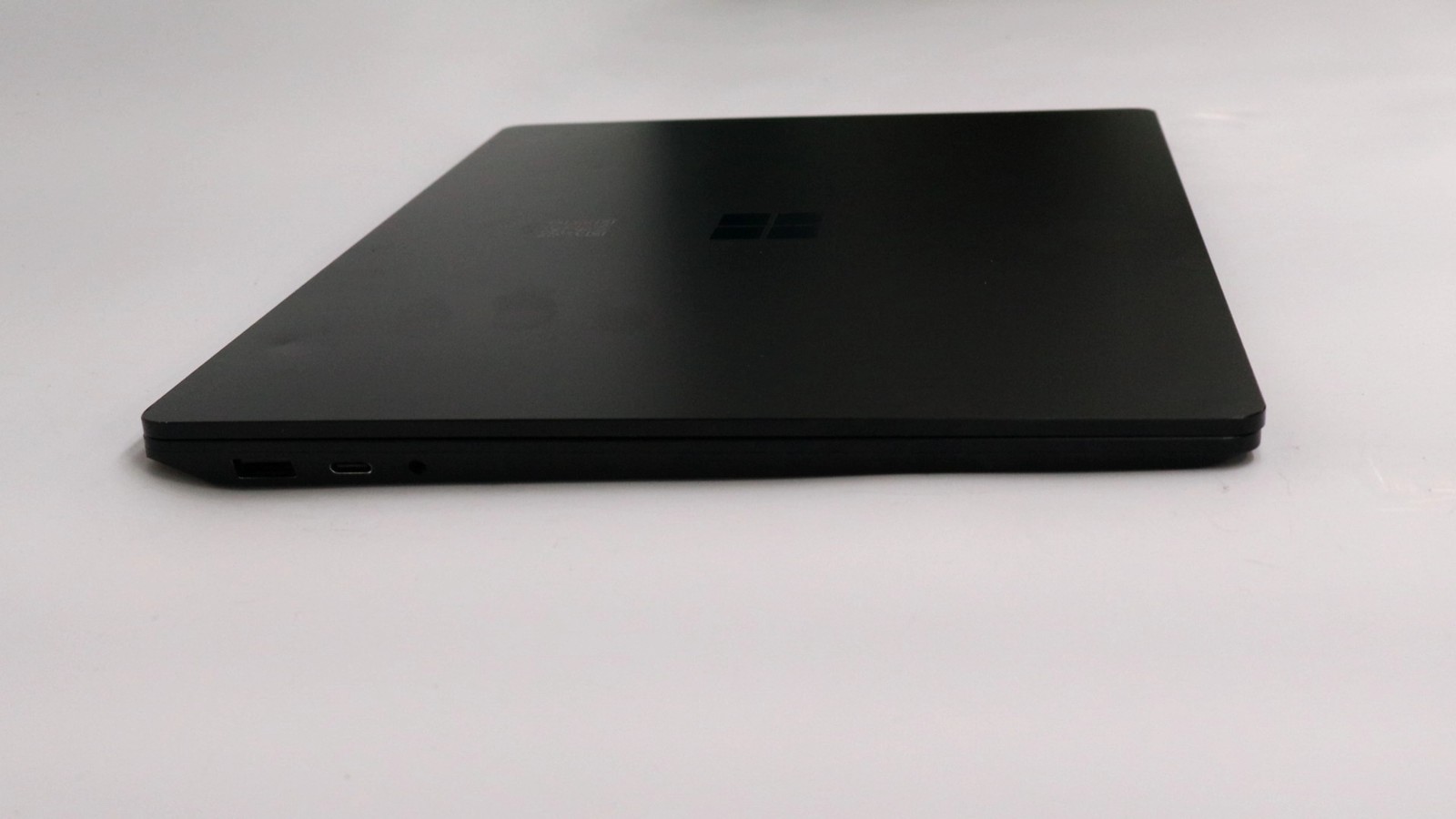 Microsoft Surface Laptop 3 14″ i7-1065g7 16GB 512GB – Fair READ DESC