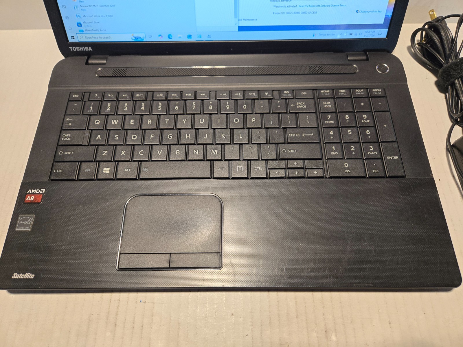 Toshiba Satellite C75D 17.3″ Laptop AMD A8-6410 6GB 750GB Win-10 DVD-RW Web-Cam