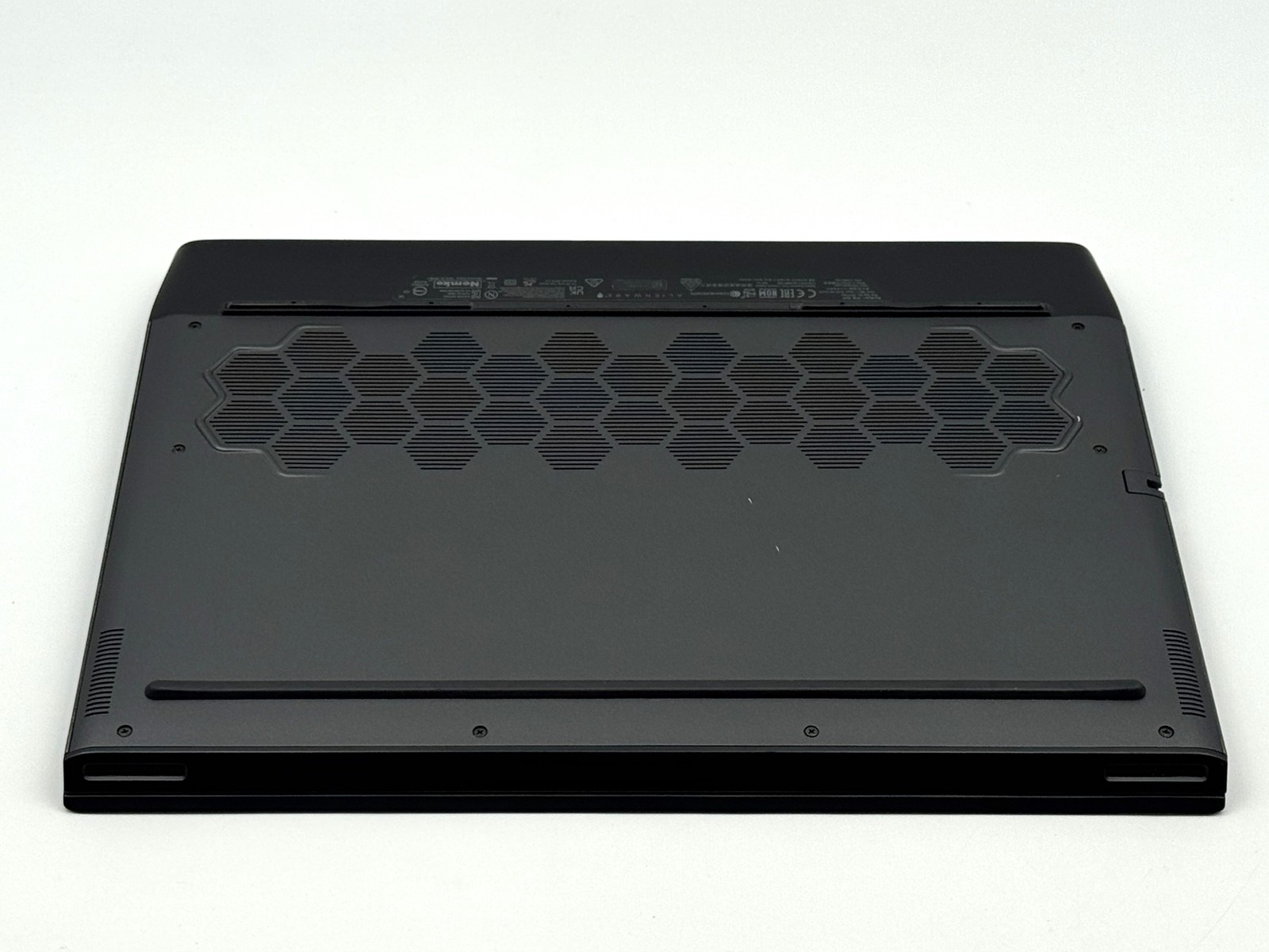 Alienware m15 R4 15.6″ 300Hz FHD – i7-10870H – 16GB RAM – RTX 3070 – 512GB SSD