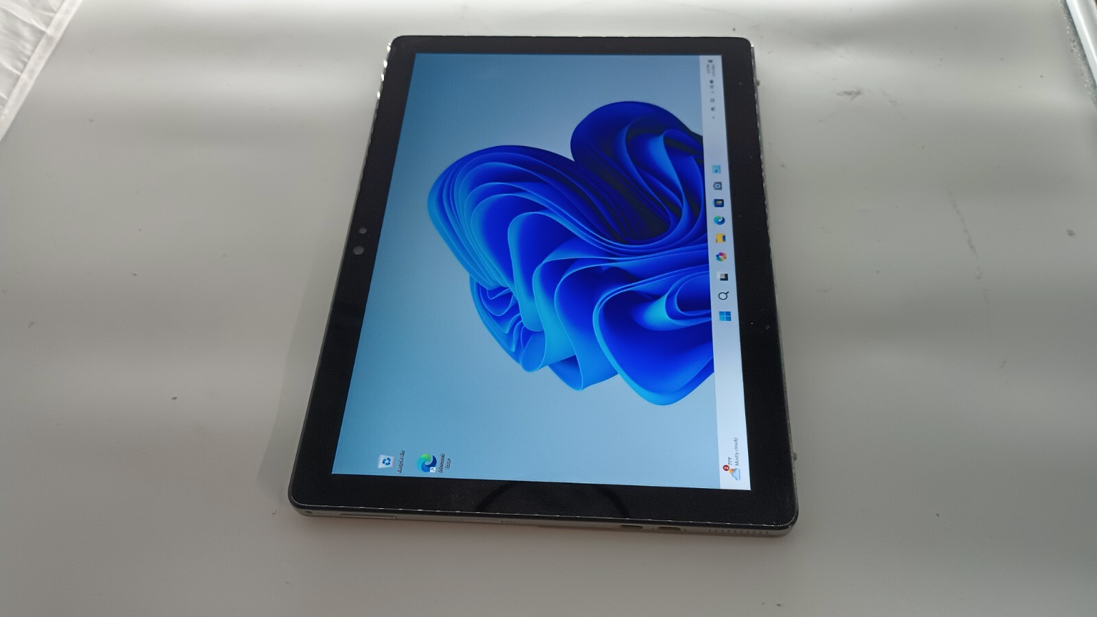 Latitude 5290 2in1 (5273) w/charger.i5 vPro 8350U.8GB.256GB M.2.12.3 FHD Touch.