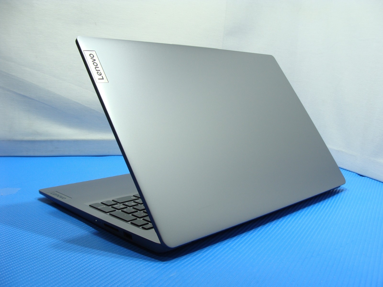 Lenovo IdeaPad Slim 3 15IAN8 15.6”FHD i3-N305 1.8GHz 8GB 128GB HDD WRTY27 100%B