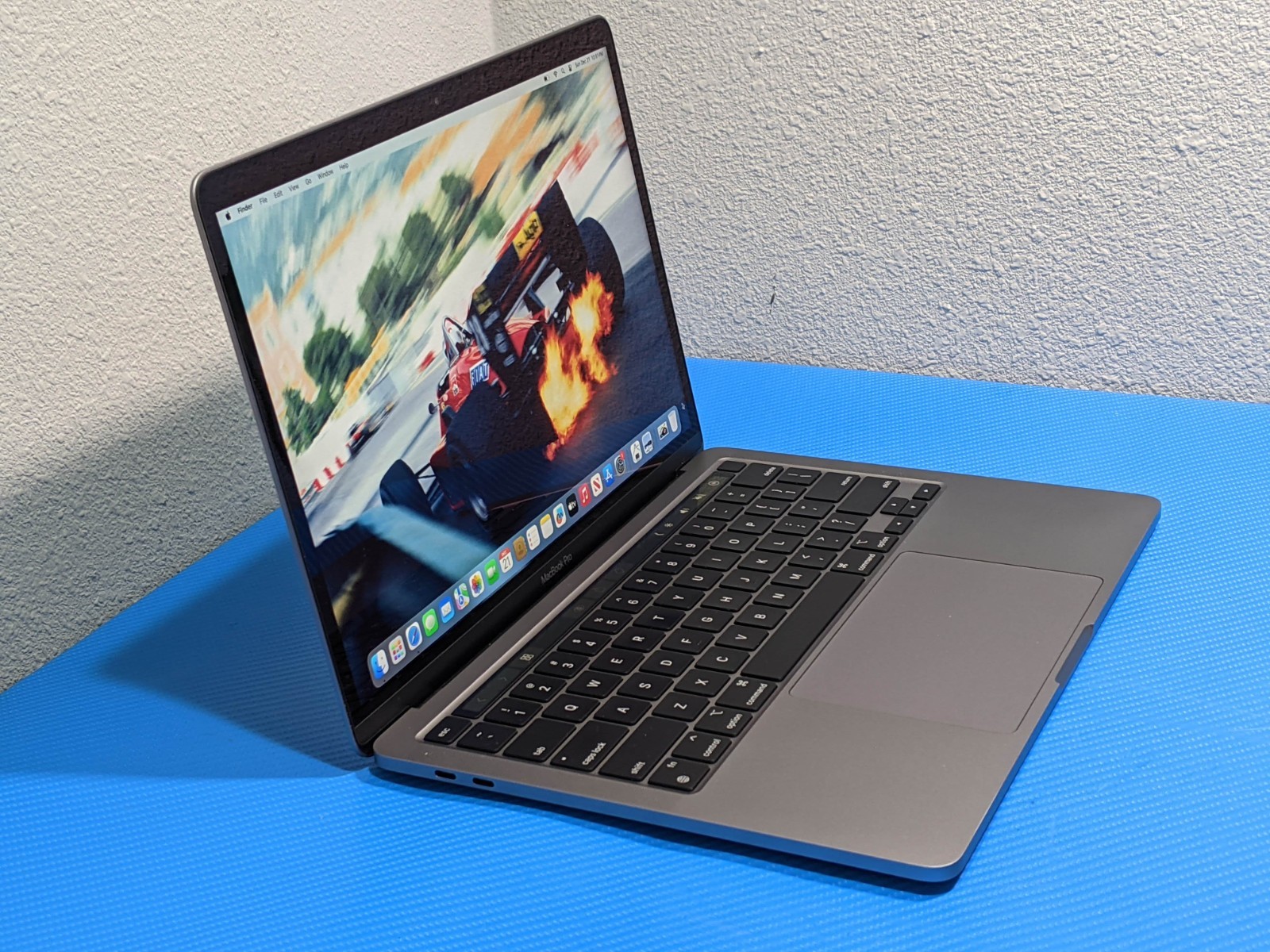 Apple MacBook Pro (2020) 13.3″ A2338 M1 8CPU/8GPU 3.2GHz 8GB 256GB MYDA2LL/A +PA