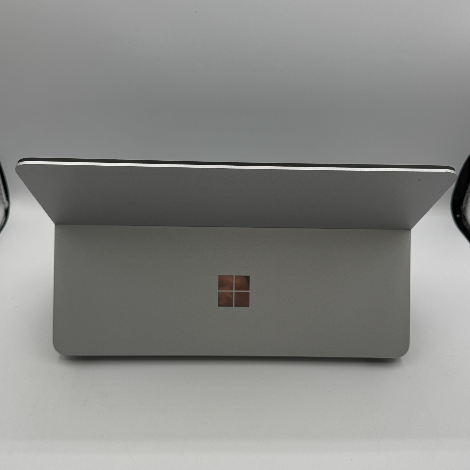 Microsoft Surface Laptop Studio 1964 14.4″ i7-11370H RTX 3050 Ti 16GB RAM 512GB