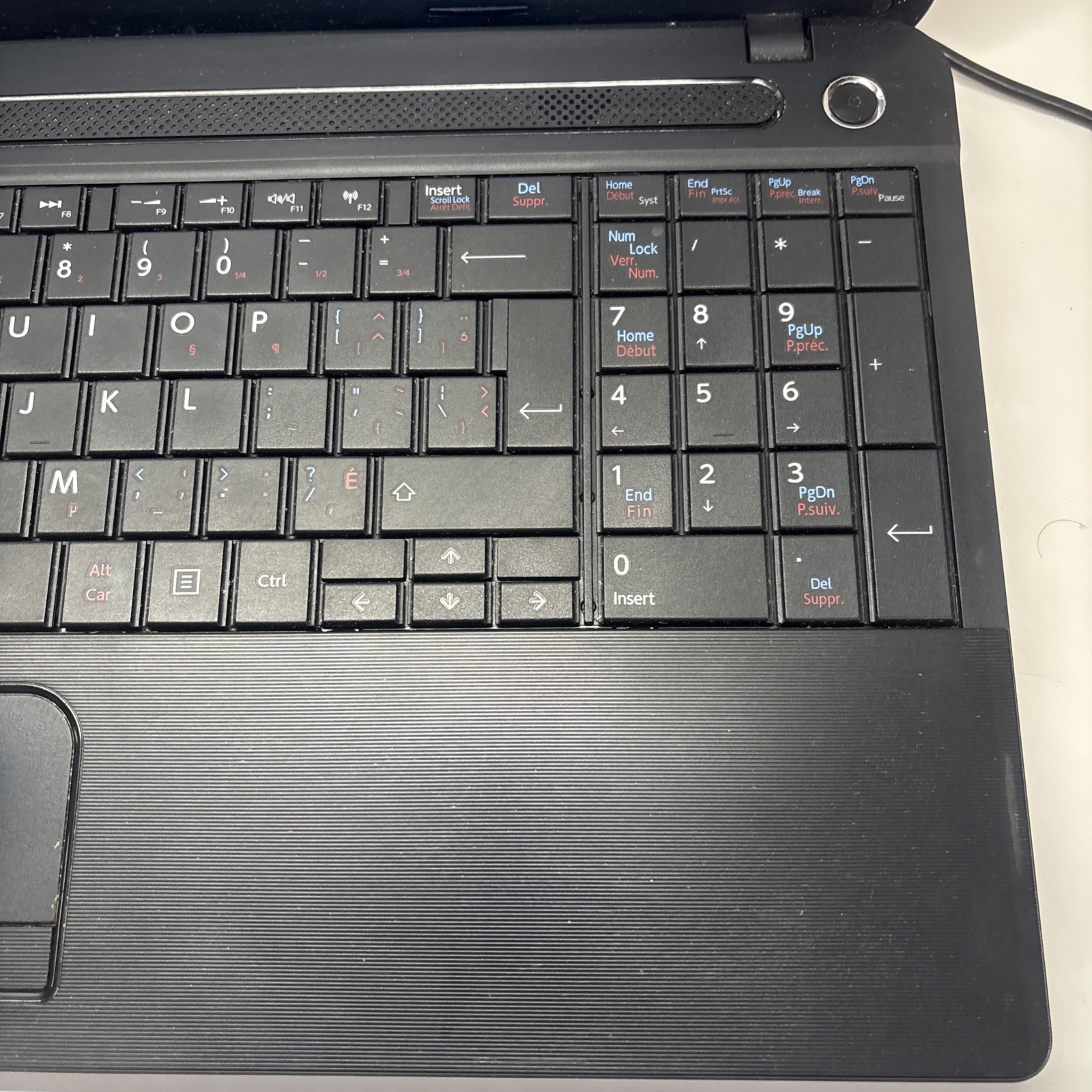 Toshiba Satellite C50D-A, 15.6-inch Laptop AMD E1-2100 1.0 GHz-4 GB RAM **READ**