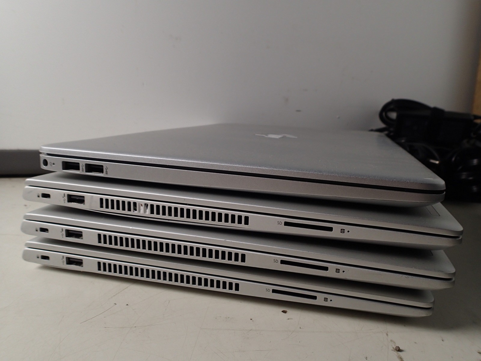 i3 10th-12th Gen Mixed Lot of x8. Tested and loaded Windows 11 adapters included