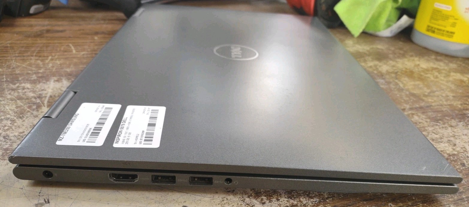 DELL INSPIRON 15 5579 2N1 TOUCH W/ i7-8550U 1.8GHz, 8GB RAM, 250GB HDD