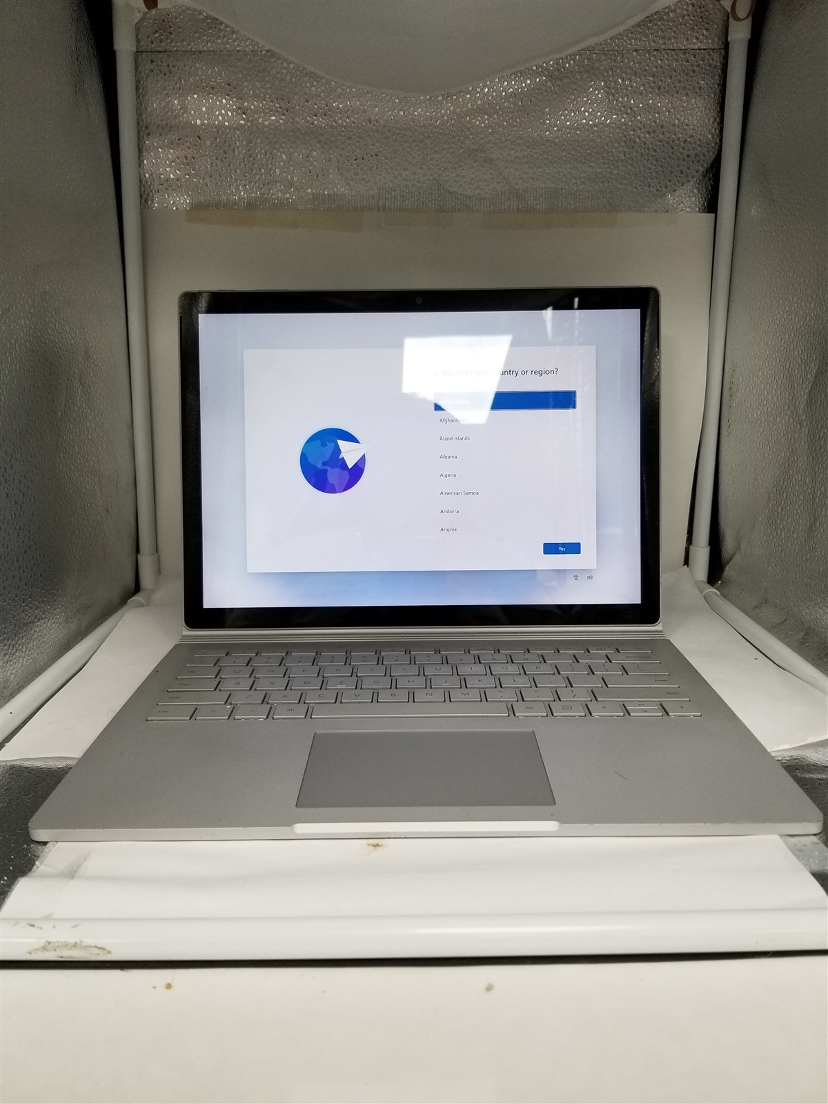 Microsoft Surface Book 2 Core i5 13.5″ 8GB/256GB Silver Reduced Price VW6258