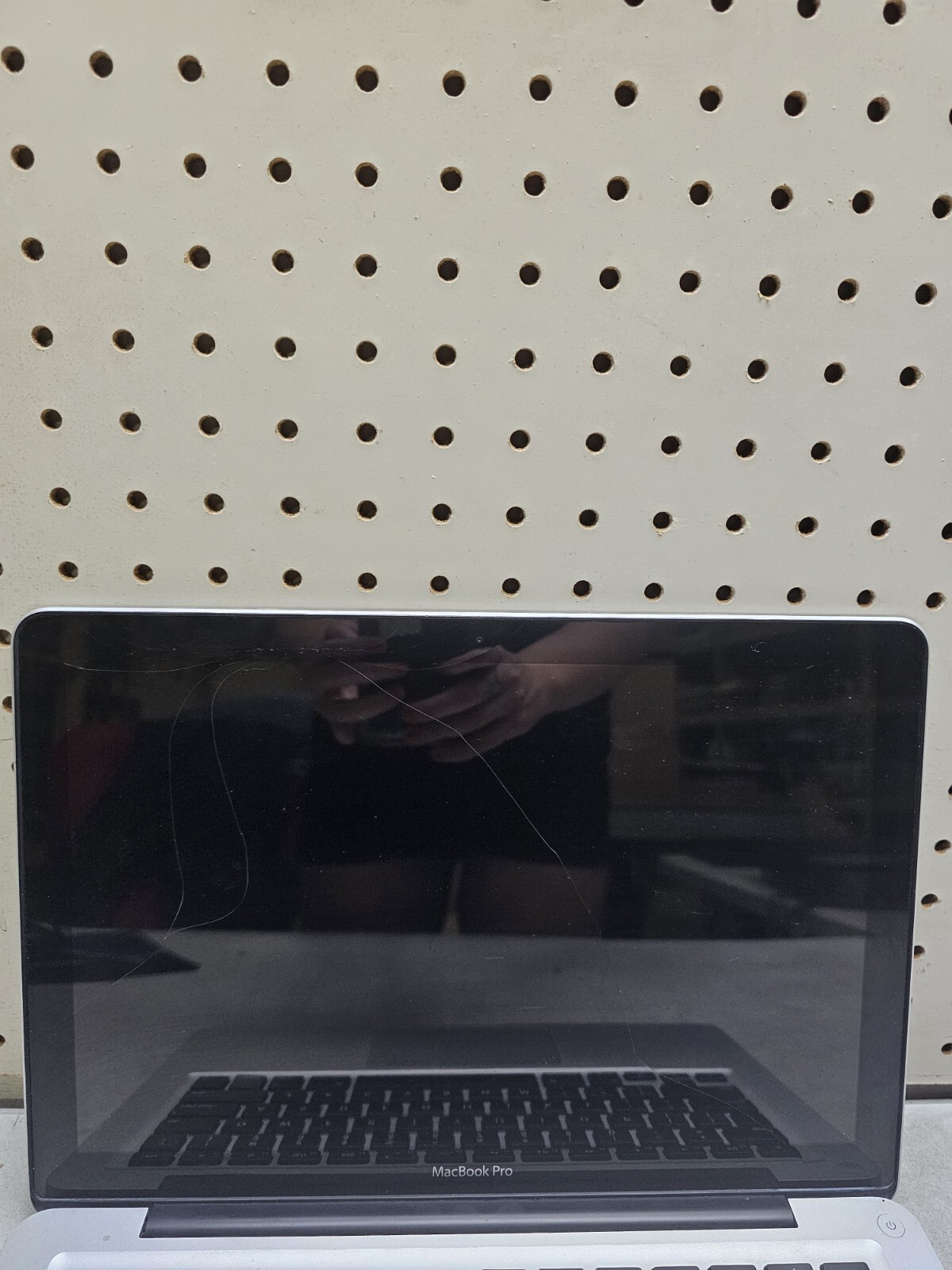 Apple MacBook Pro 9,2 Laptop – Good Image, glass cracked – 2.5 Ghz – Read Desc.