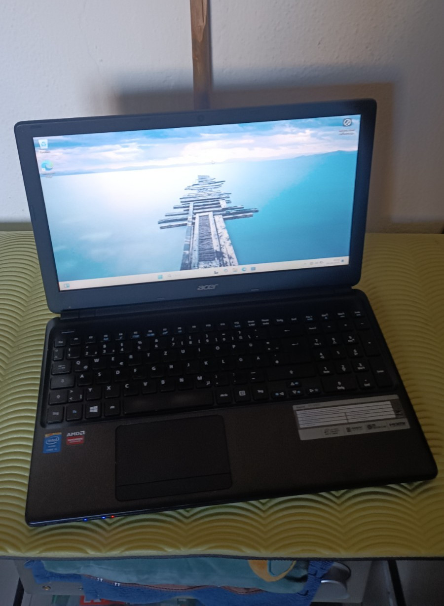 Acer Aspire e15 es1-572g I5-4200U 8GB 128GB SSD M2 AMD R7 M265 2GB 15.6″