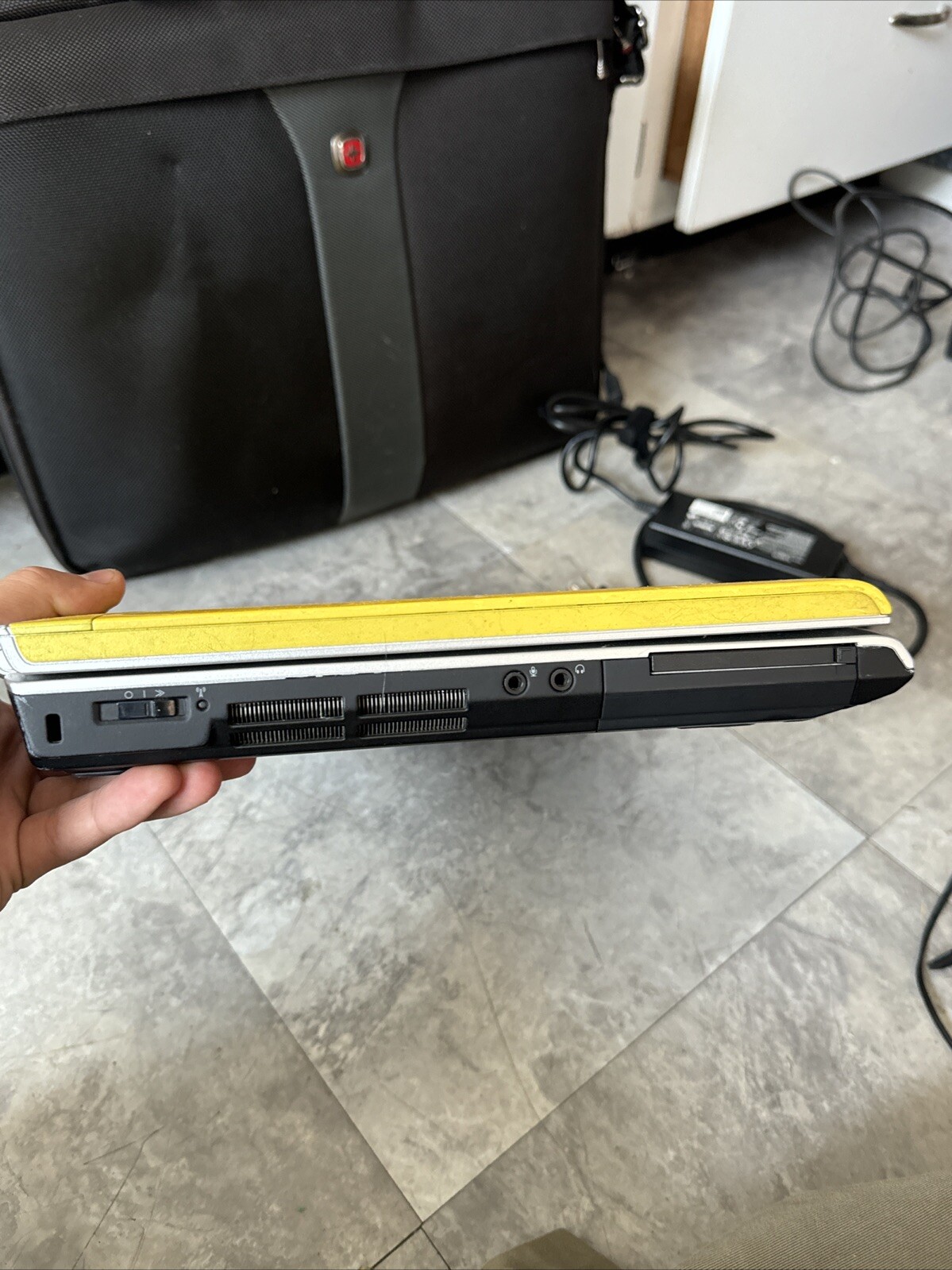 Lg Wdscreen Dell Inspiron 1521 Laptop 1.GB Windows 7 Pro AMD Turion 64×2 Battery