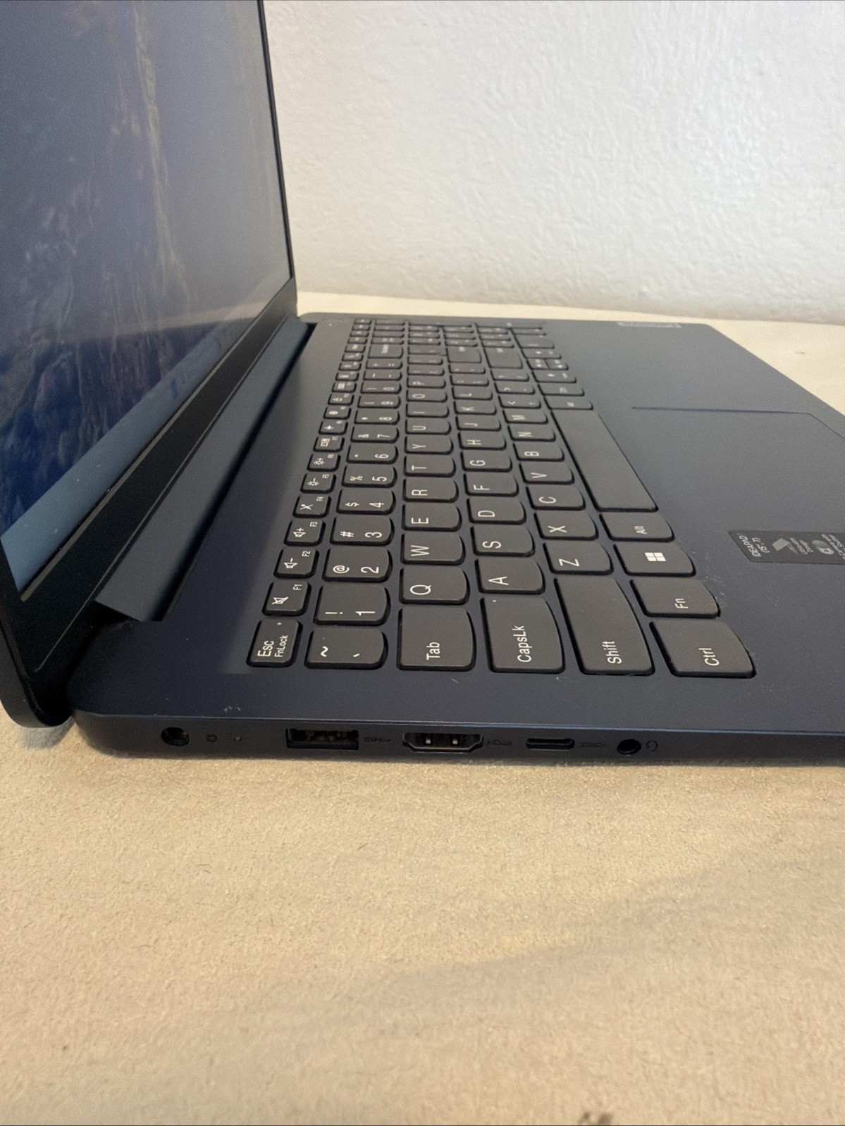 Lenovo IdeaPad 1 15AMN7 AMD Ryzen 3 7320u 8GB 256GB SSD Windows 11Home
