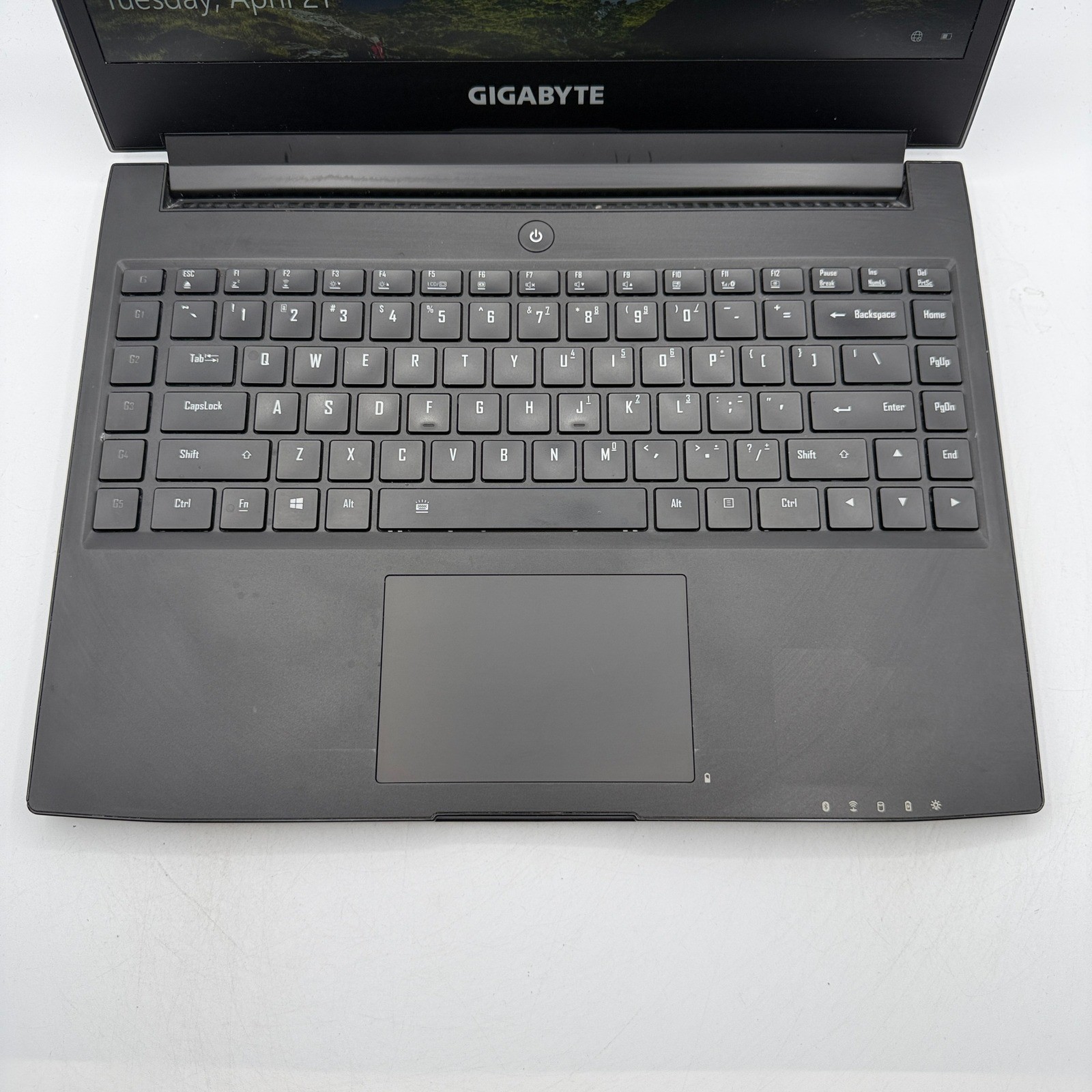 Gigabyte Aero 14 Gaming Laptop Black 14″ i7 16GB RAM P64W-1060-602S- USED