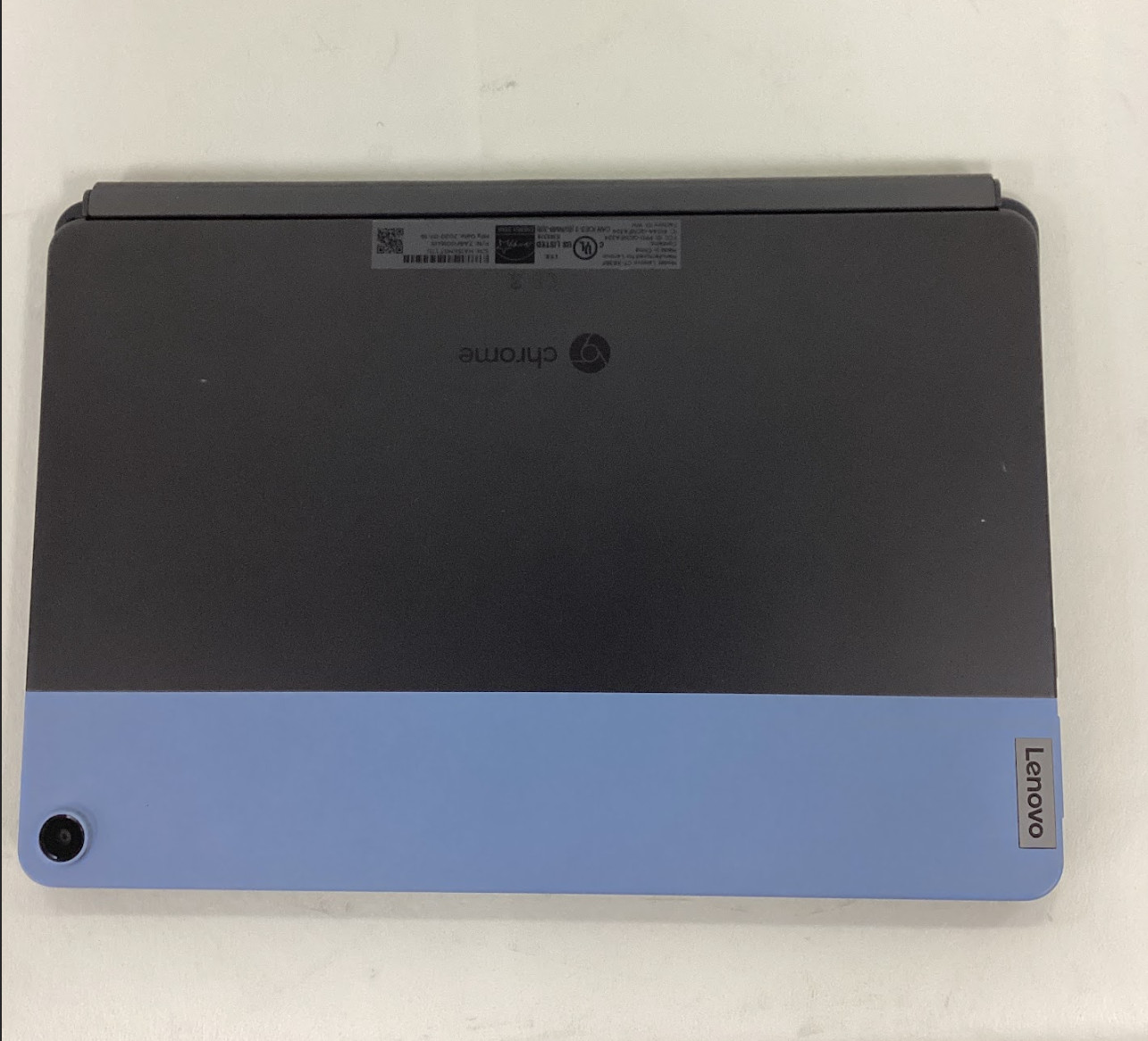 Lenovo IdeaPad Duet Chromebook 10.1″ 2-in-1 4GB 128GB – Cracked Screen/No Adapte