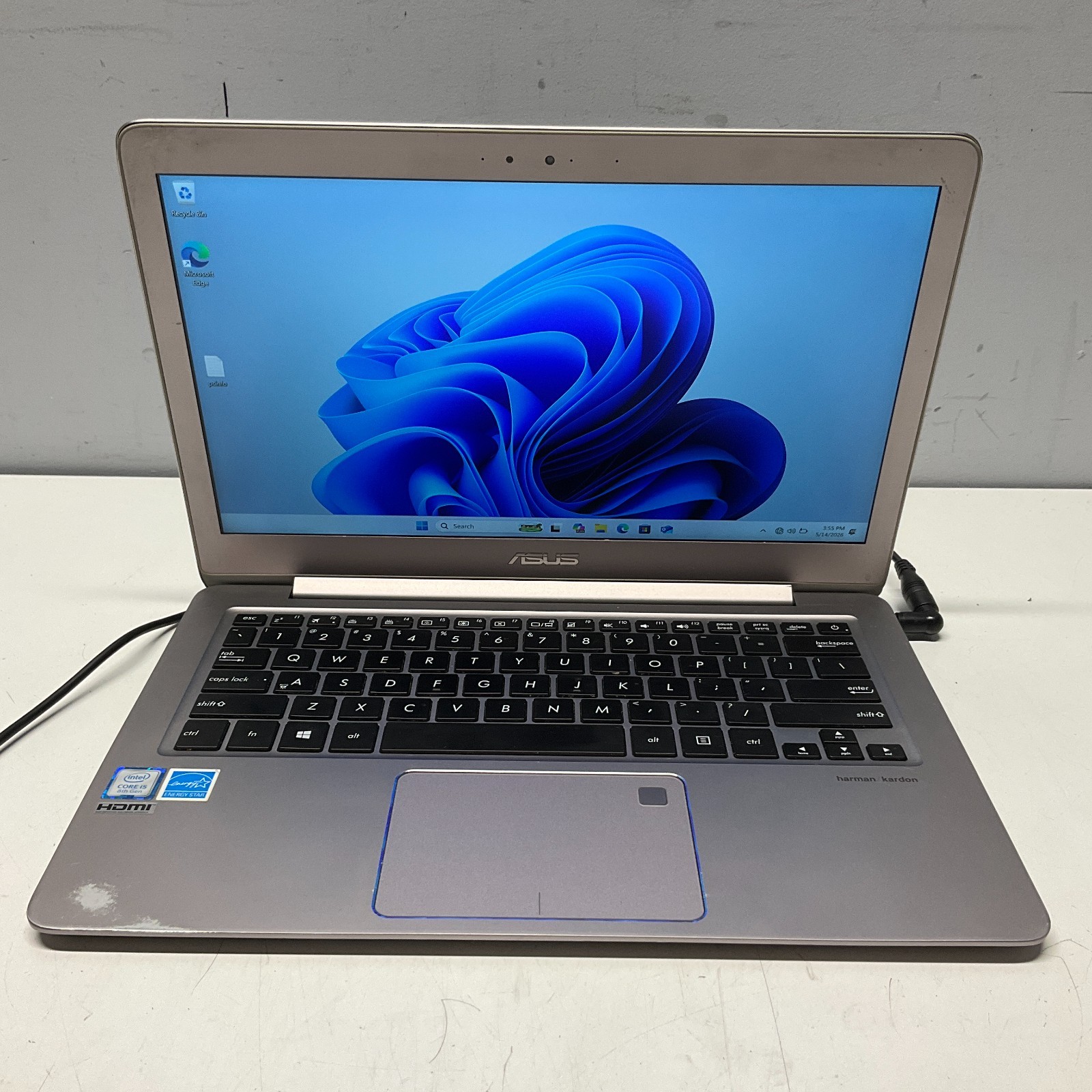 ASUS Notebook UX330UAK 13.3″ Laptop i5-7200U @ 2.50 GHz 8GB 128GB SSD Win 10 Pro