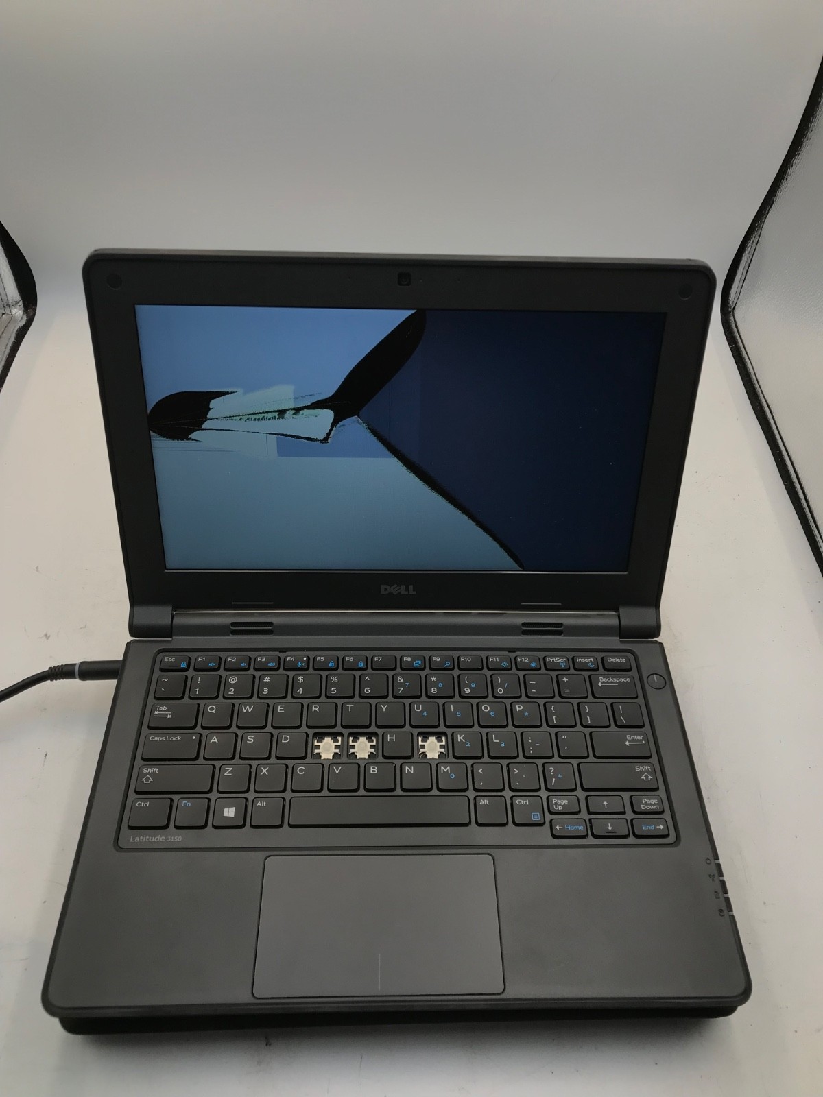 LOT OF 3 Dell Latitude 3150 Intel Pentium N3540 11.6″ -BAD DISPLAYS- MZ