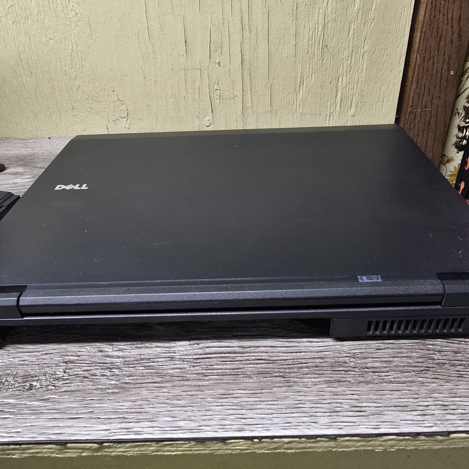 Dell Latitude E5500 Laptop Core 2 Duo P8400 2.26GHz 2GB Boots Win7 Pro