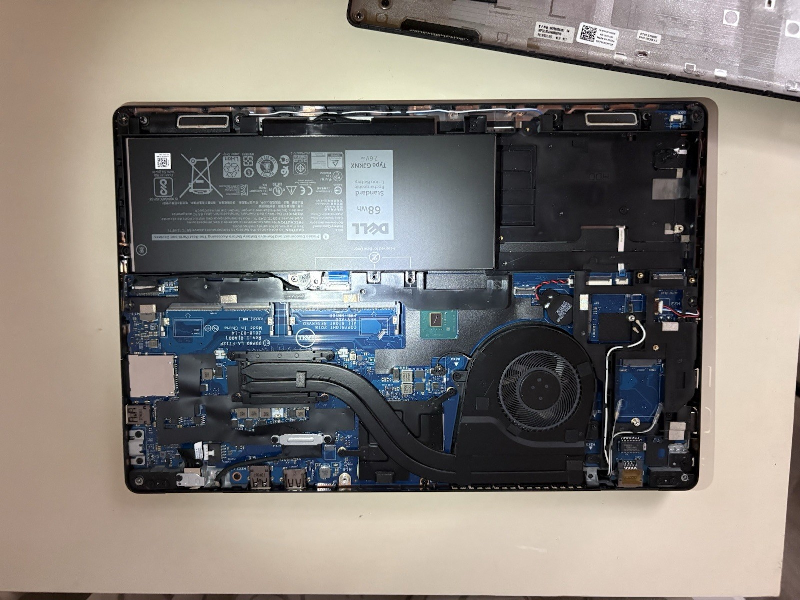 DELL LATITUDE 5591 15.6″ i5-8400H, **READ, NO SSD, NO RAM**
