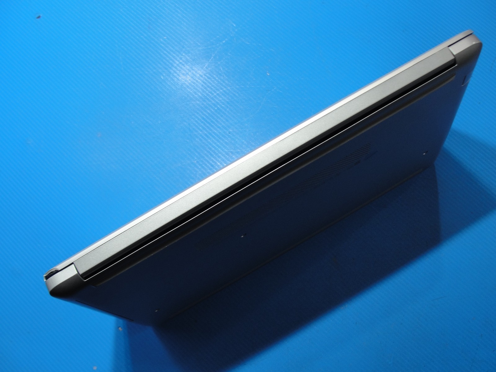HP 15-DA1005DX 14”HD TOUCH Core i7-8565U 1.8GHz 12GB SSD Reset 256GB+Charger