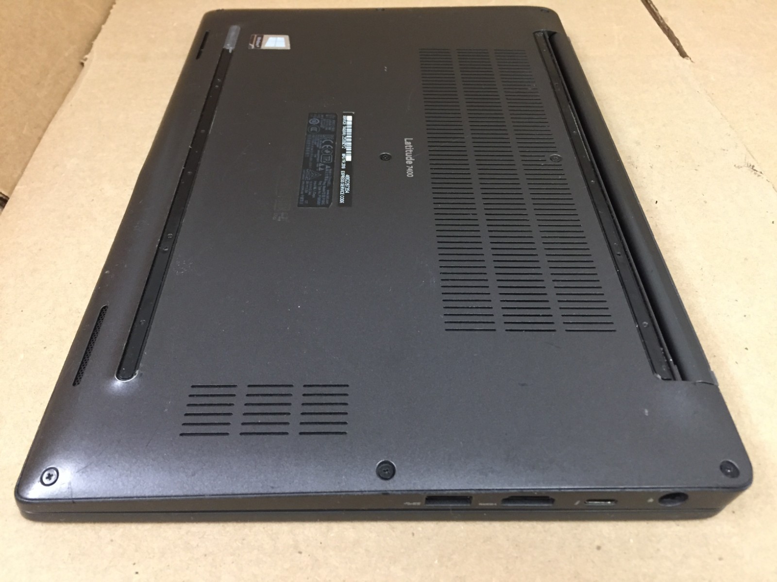 Dell Latitude 7400 14″ FHD Laptop Core i7-8665U 16GB RAM 256GB SSD w/AC Adapter