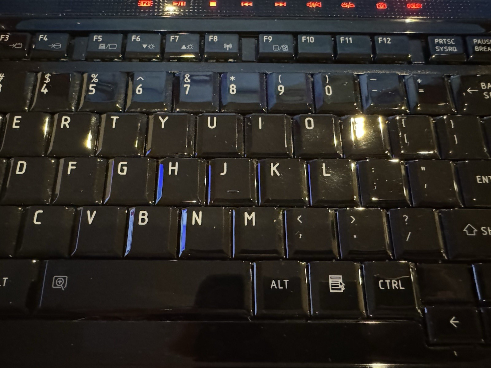 17.1″ TOSHIBA Qosmio X305-Q701 2GHz C2D 8GB 9700M GTS 128GB SSD Gaming Laptop