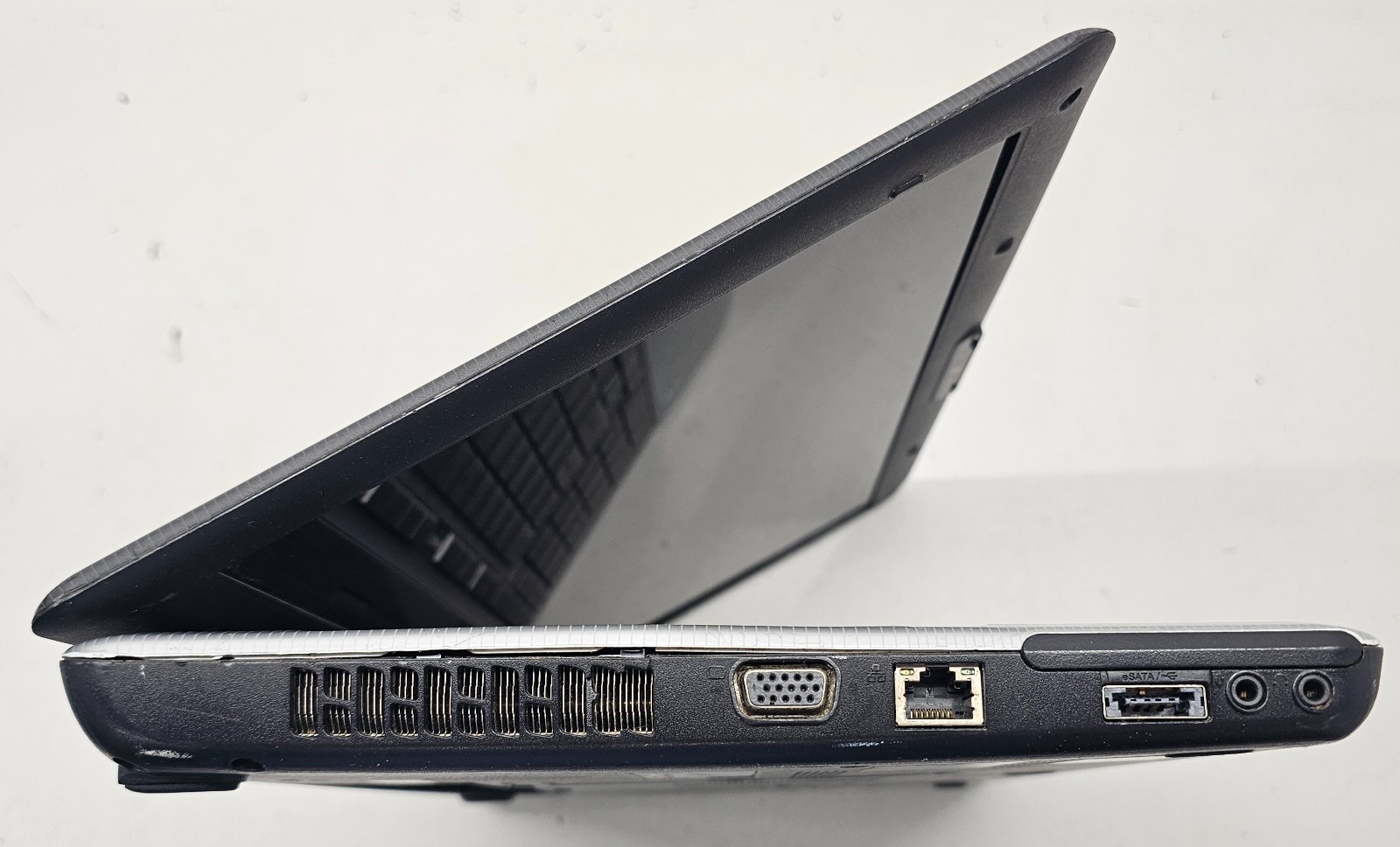 Toshiba Satellite L505 Laptop Intel Dual Core T4400 3GB Ram NO HD/OS/BATT (FL)