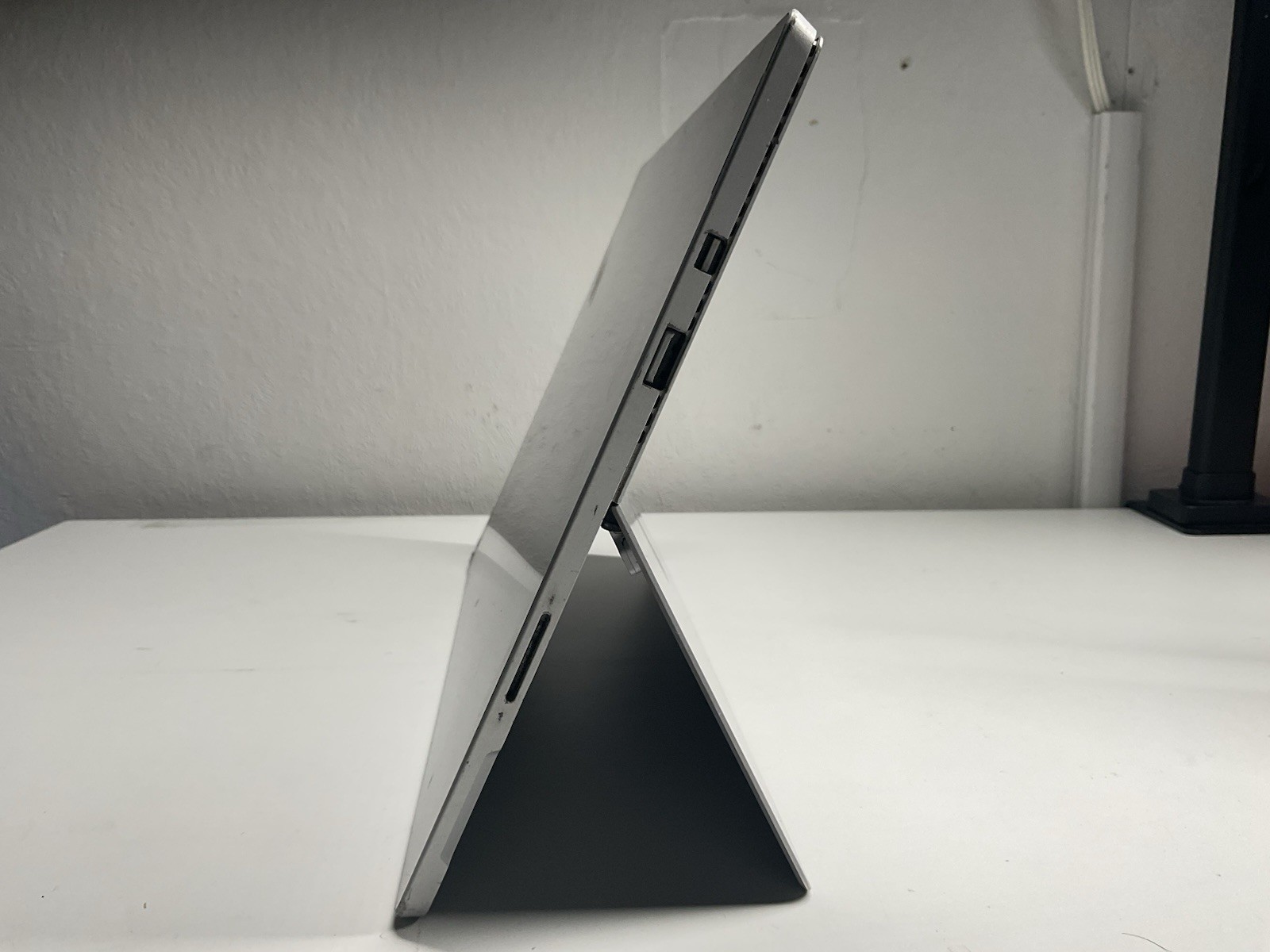Microsoft Surface Pro 4 1724 12.3” Intel i5-6300U 8GB RAM 256GB SSD WIN11P-READ