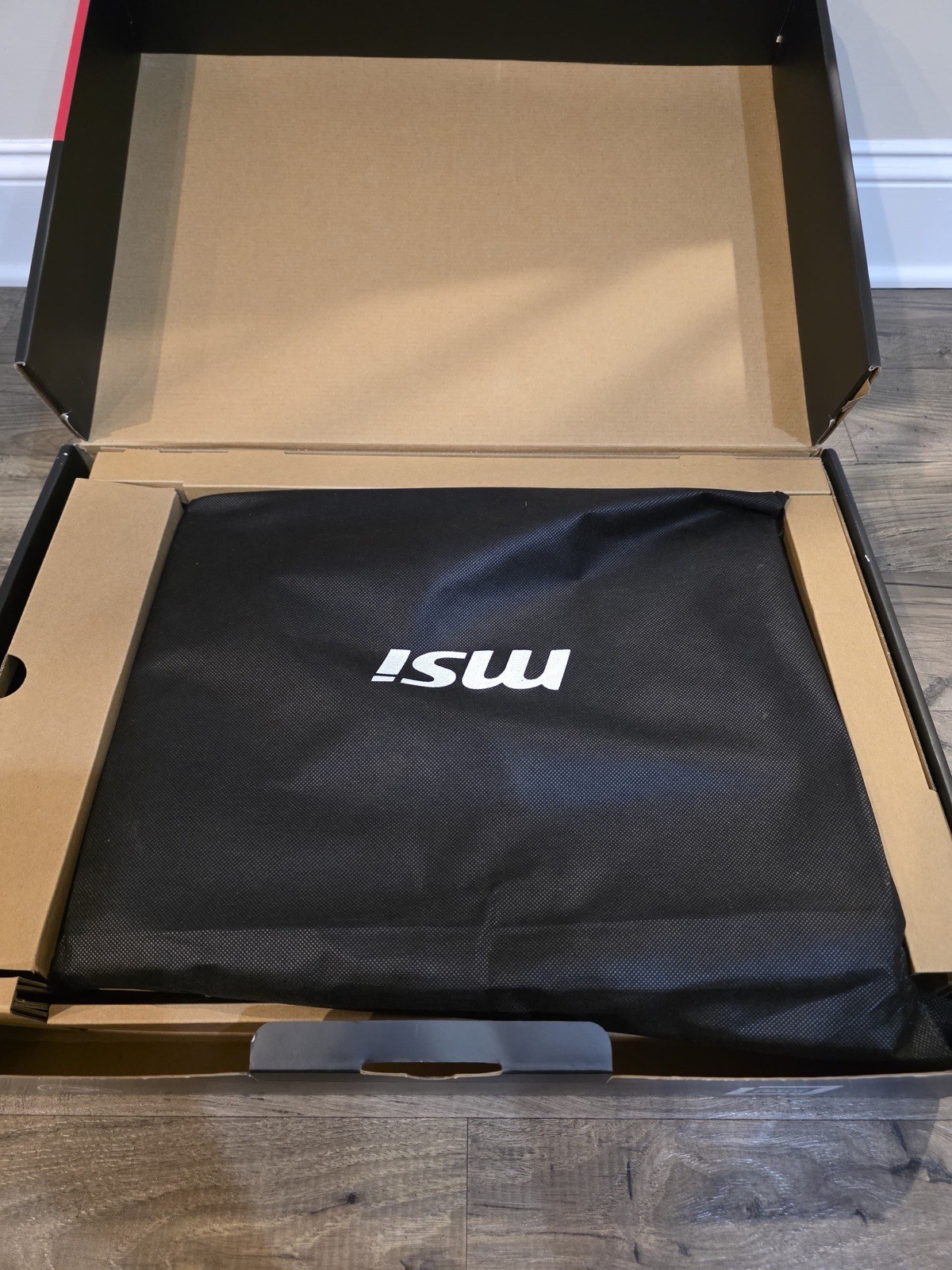 MSI Raider 18″ RTX 5090 Gaming Laptop – Intel Ultra 9 285HX – 64GB DDR5 – 2TB
