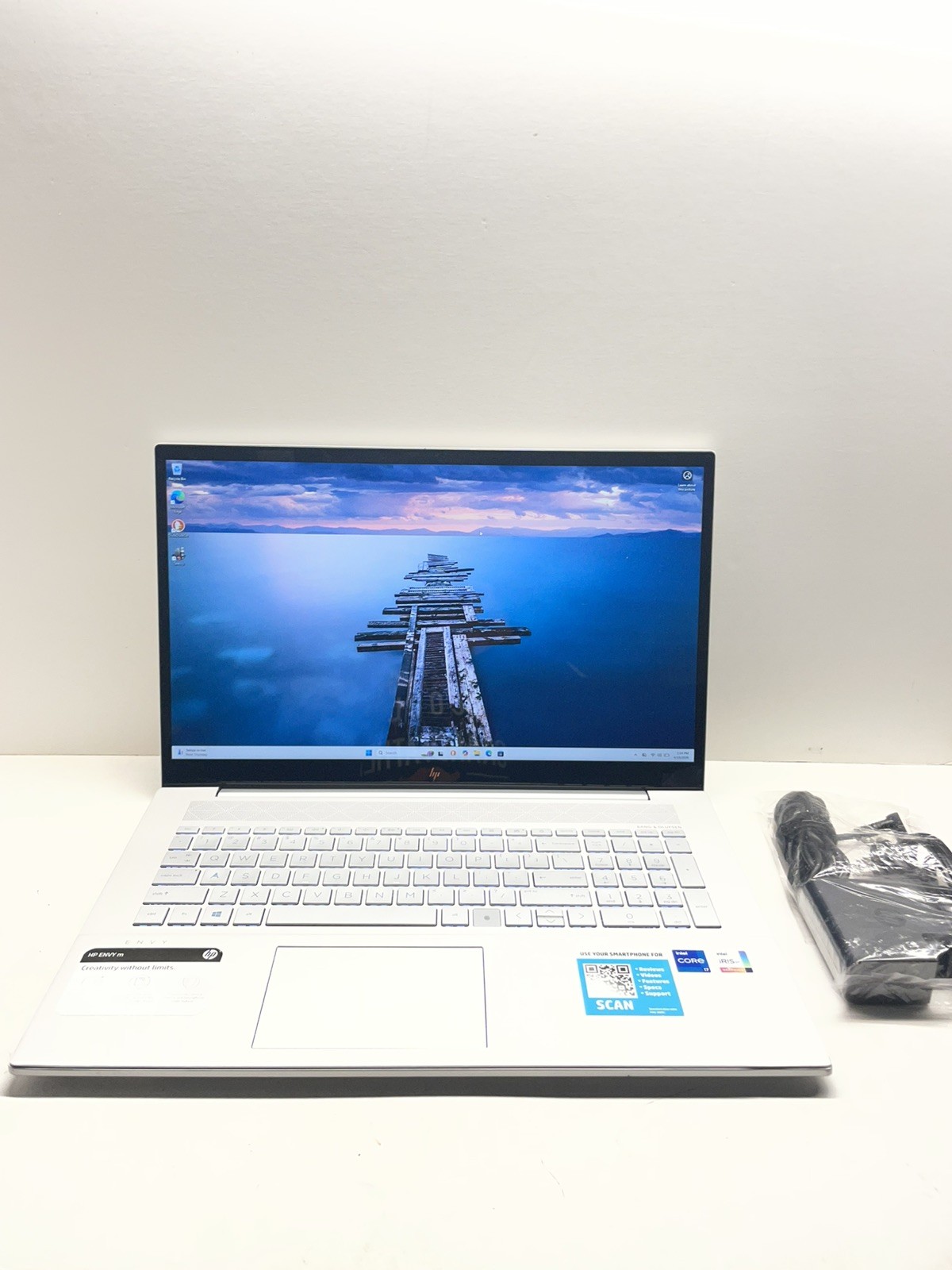 HP Envy 17m-cg0013dx Laptop 17.3″ i7-1065G7 16GB 1TB NVMe Intel Iris Xe Graphics