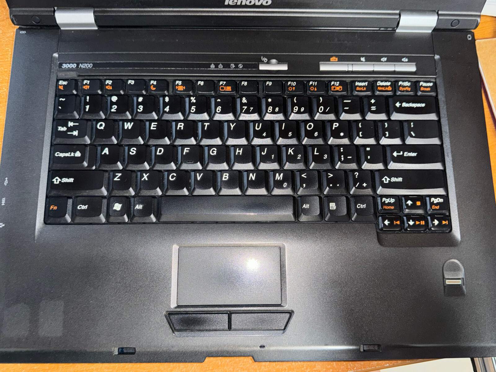 LAPTOP LENOVO – MODELO 3000 N200 – FOR PARTS – NON DISK