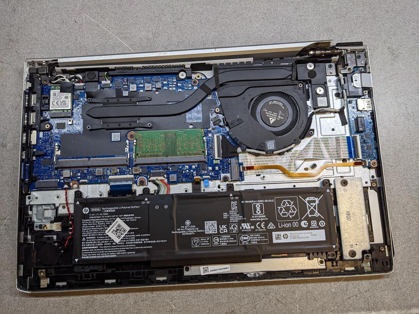 HP PROBOOK 450 G9 i7-1255U @ 1.20GHz, 4GB RAM, NO HDD/OS – (FOR PARTS)
