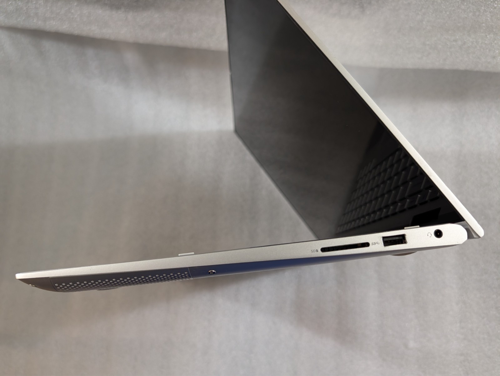 Dell Inspiron 7506 2-IN-1 Touch 15.6″ i7-1165G7 16GB RAM 512GB SSD Windows 11