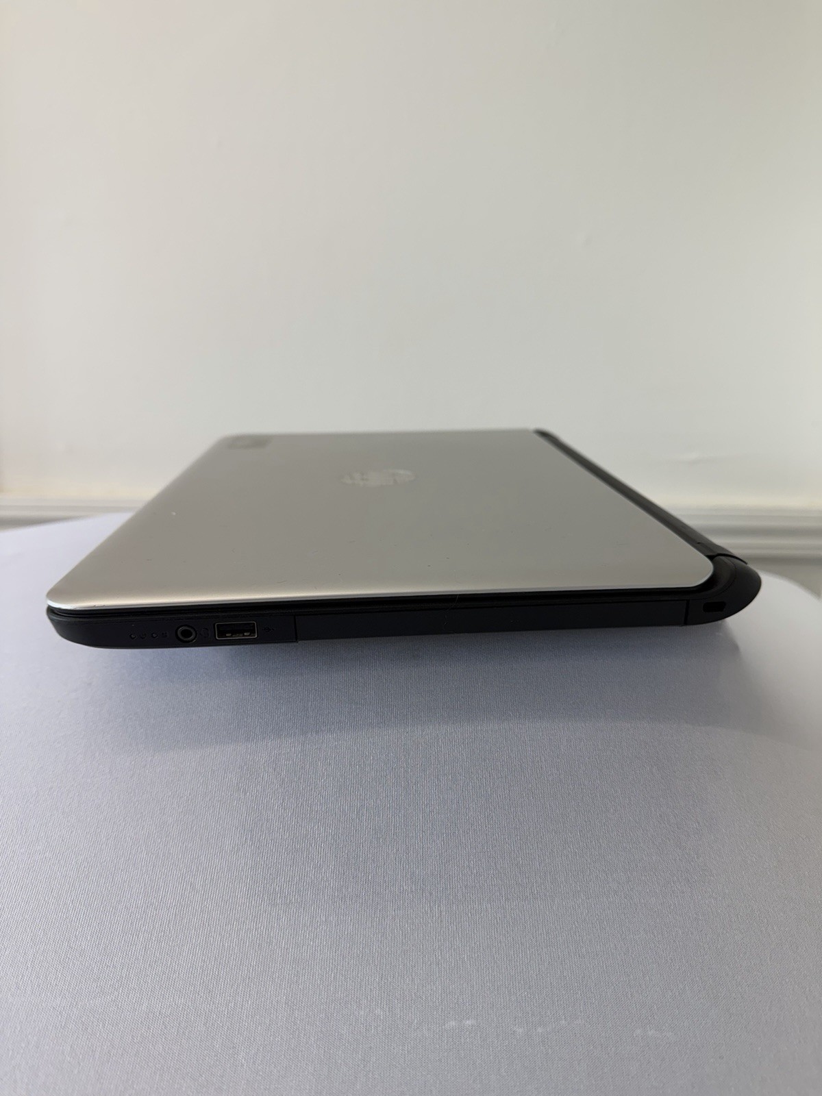 HP Laptop 340 G2 – Good Screen- Intel Celeron 3205U – RAM 4GB -Read Desc