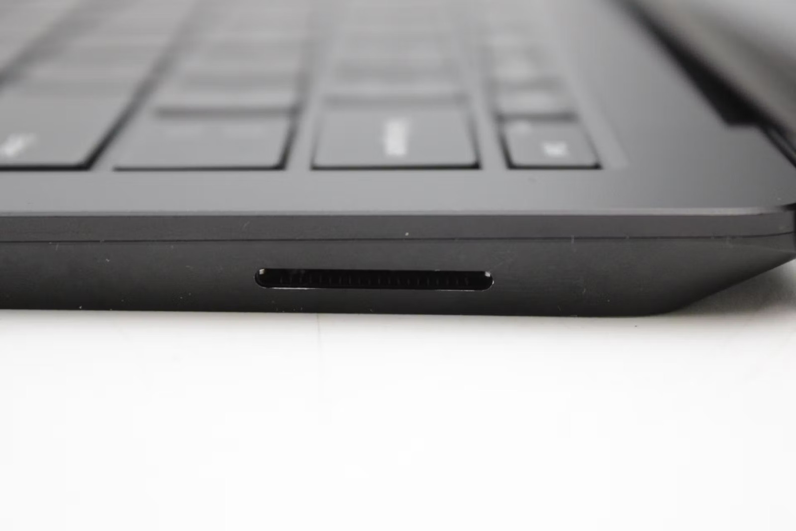 Microsoft Surface Laptop 4 Used 13.5″ i7-1185G7, 16GB RAM, 256GB NVMe