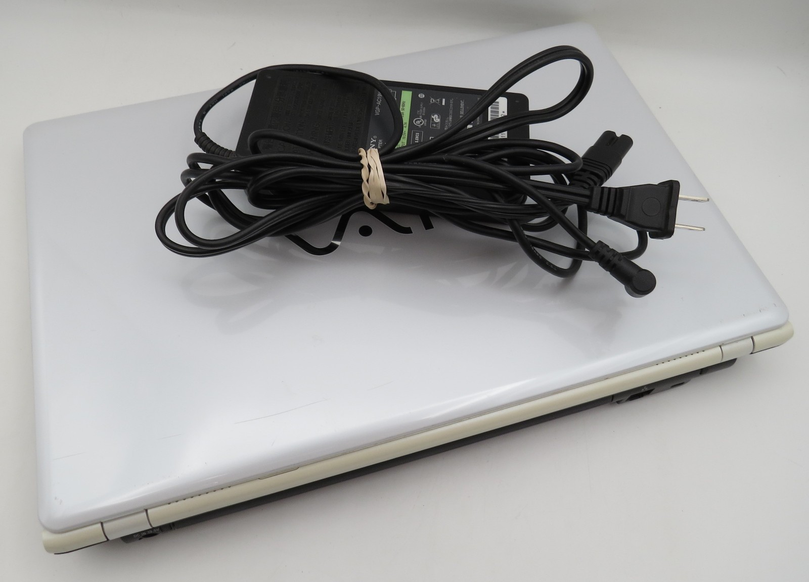 Sony Vaio | 76600 | 4GB DDR3 | 256GB SSD | GeForce G210M | 14″ | No OS/Battery