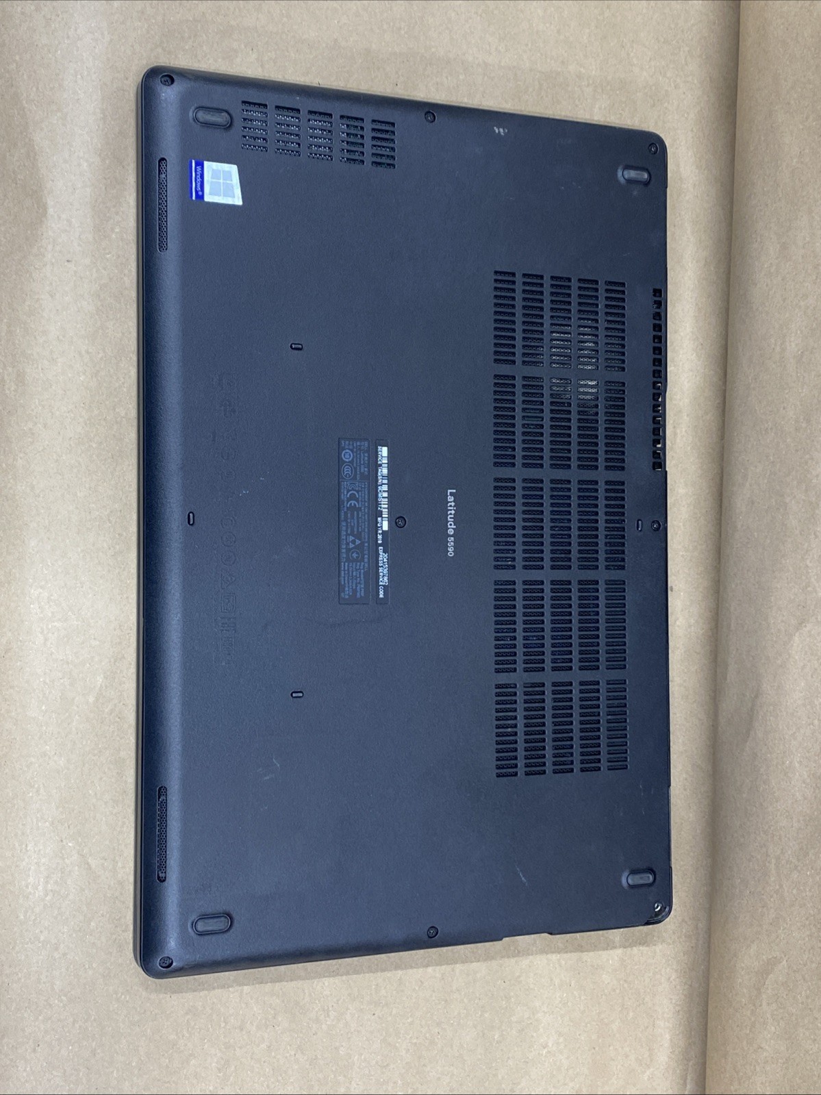 Dell Latitude 5590 – 15″ 1920×1080 – i7-8650U – 8GB – 128GB SSD – Win 10 Pro