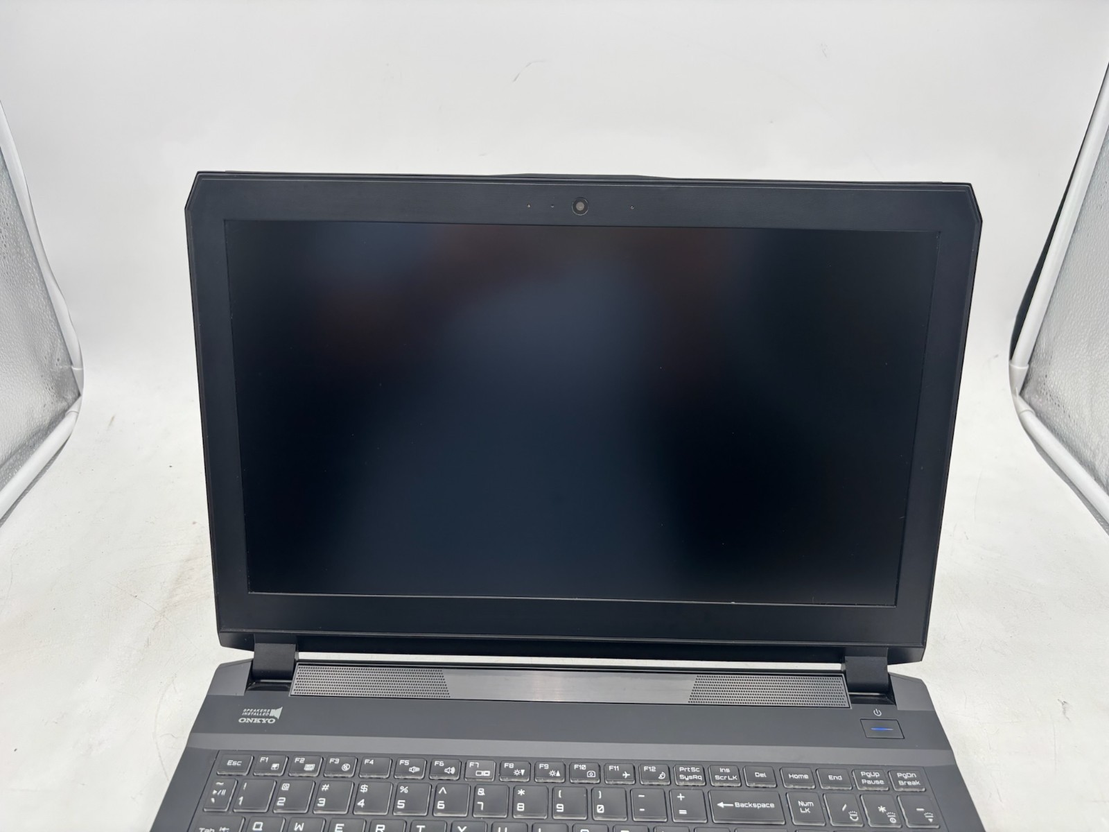 Sager Gaming P650HP 15.6″ 512 GB SSD + 1 TB HDD 16 GB RAM i7-7700HQ GTX 1060