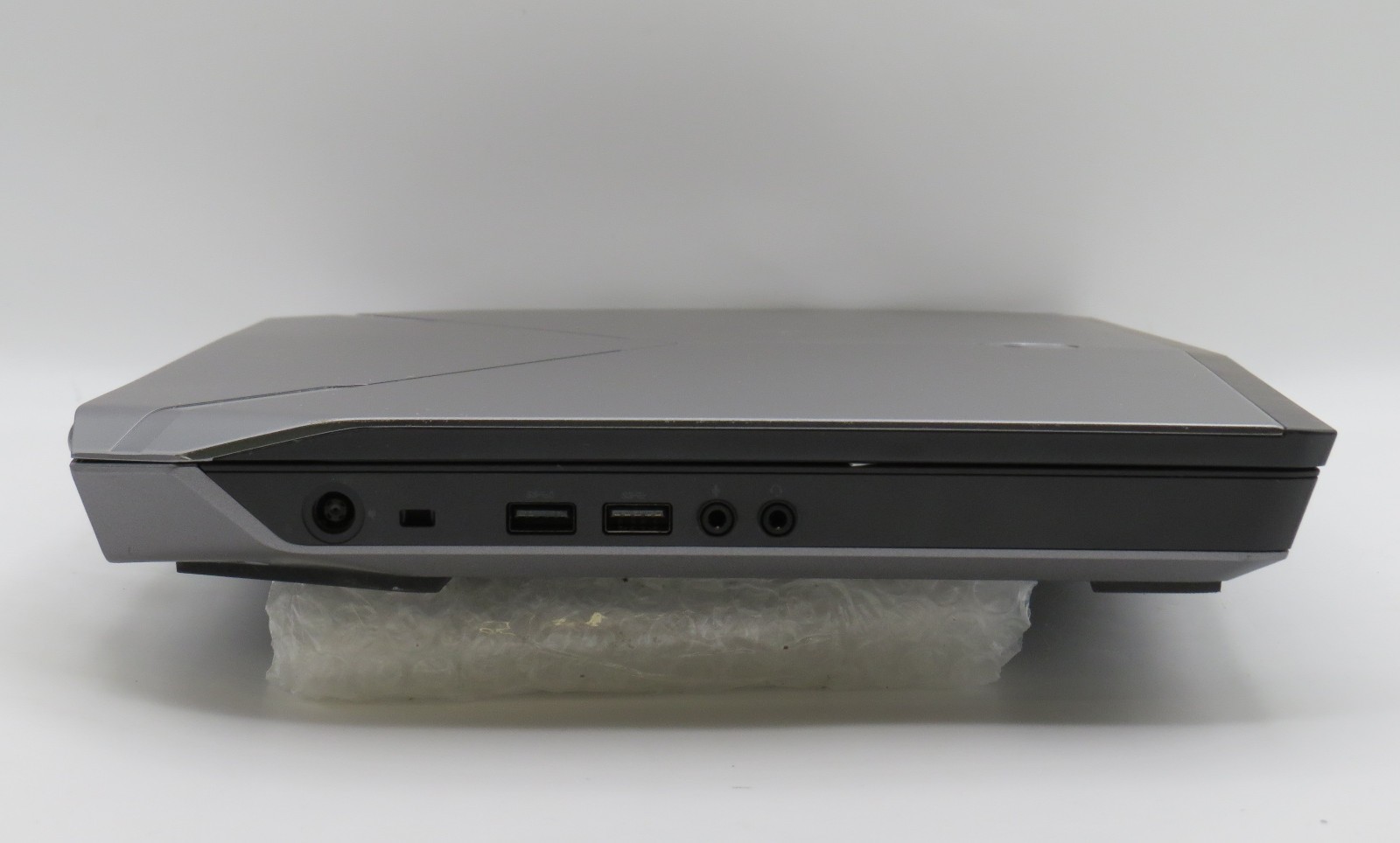 Alienware 15 R2 | i7-6700HQ @ 2.6GHz | GeForce GTX 965M | No RAM/HDD/OS/AC PARTS